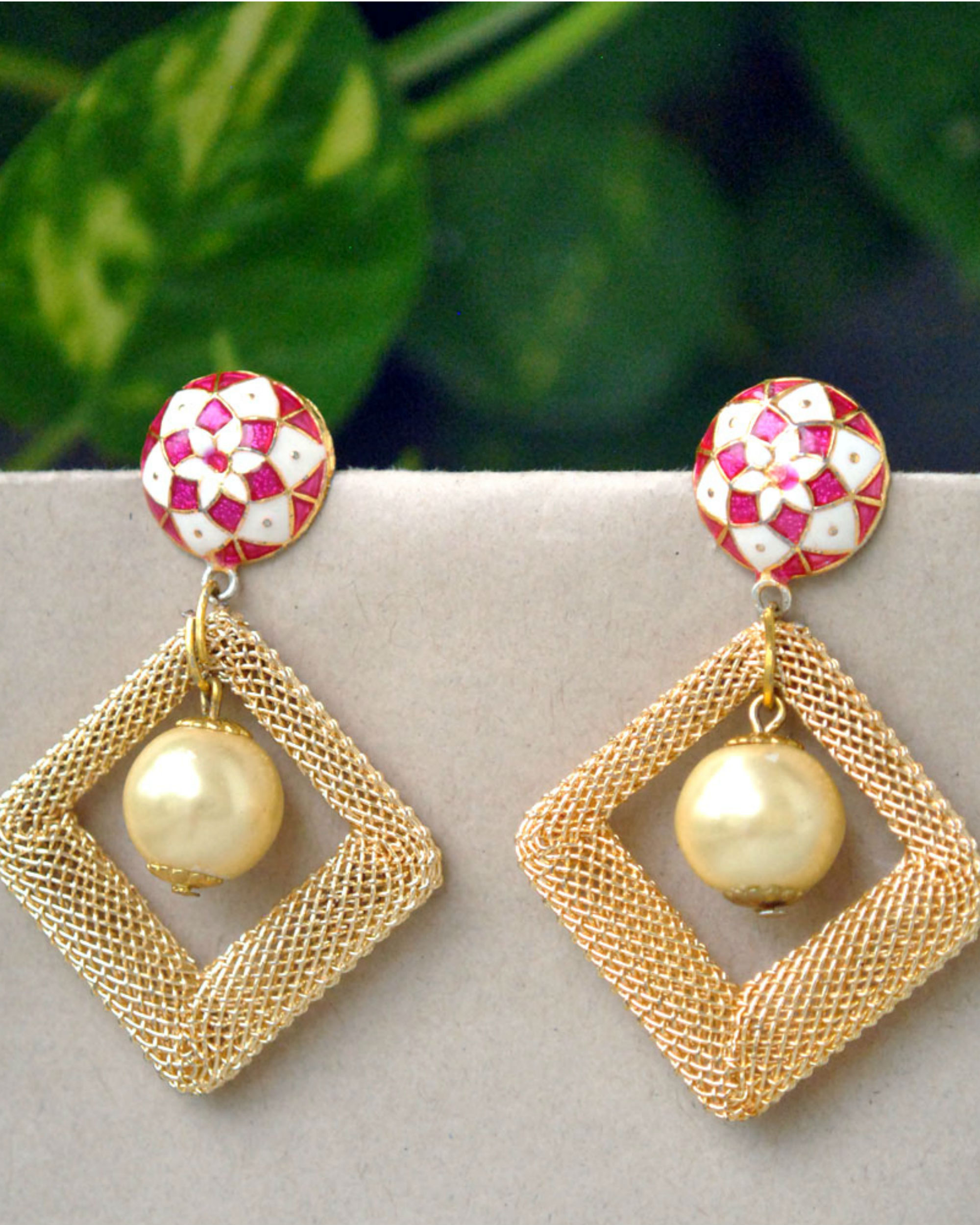 Square mesh pearl earrings