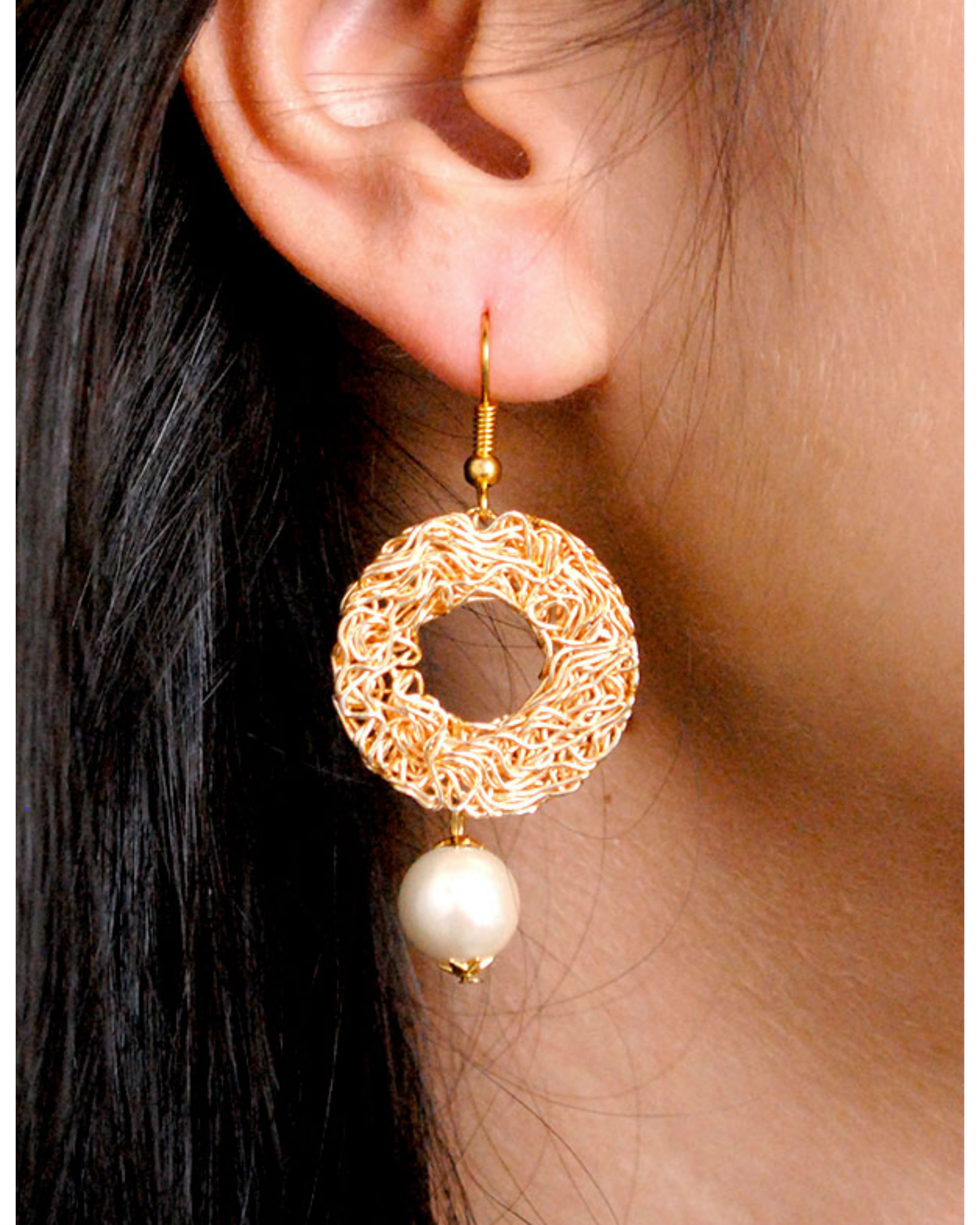 Hoop shaped dangling pearl earrings