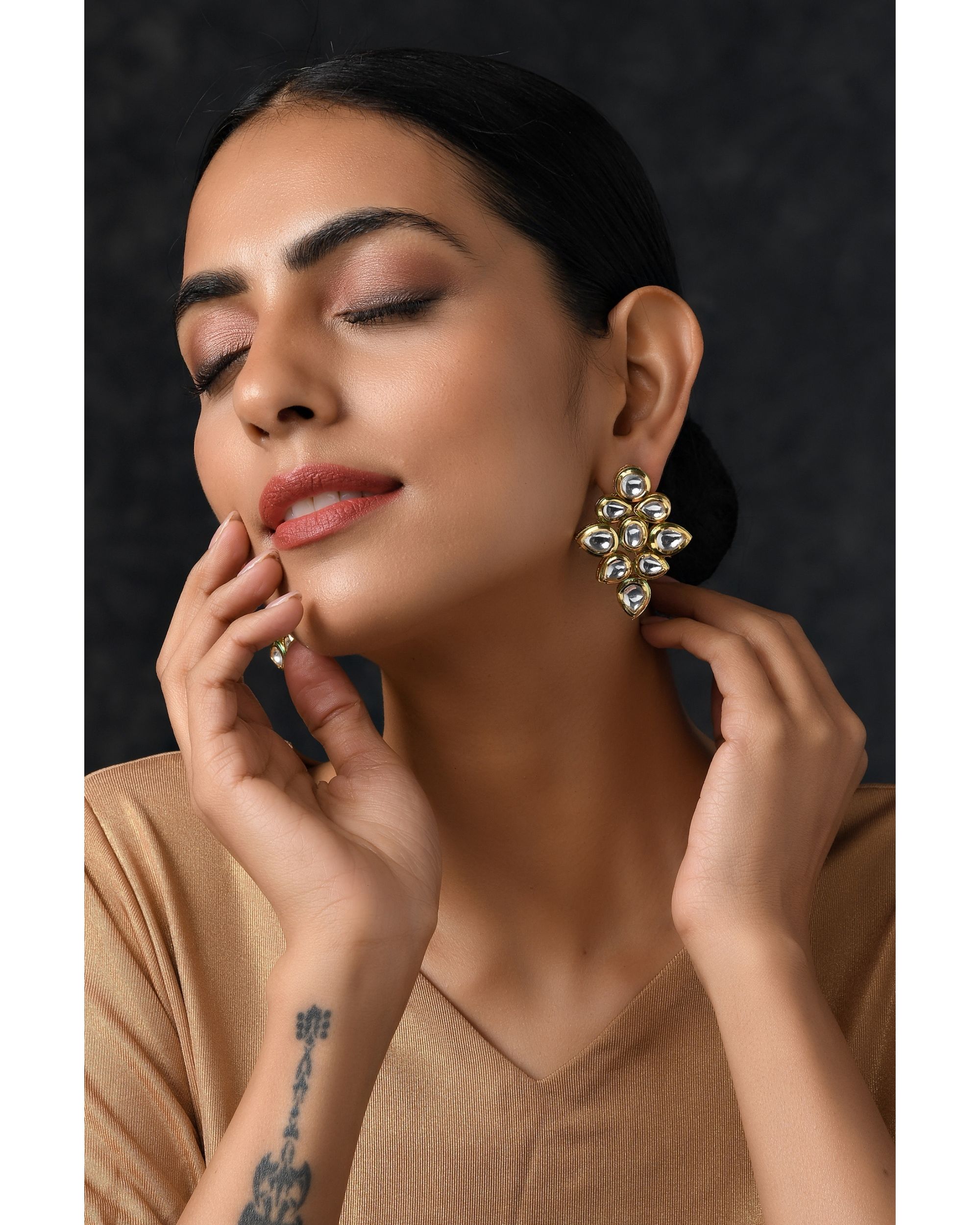 Devanghi kundan earrings