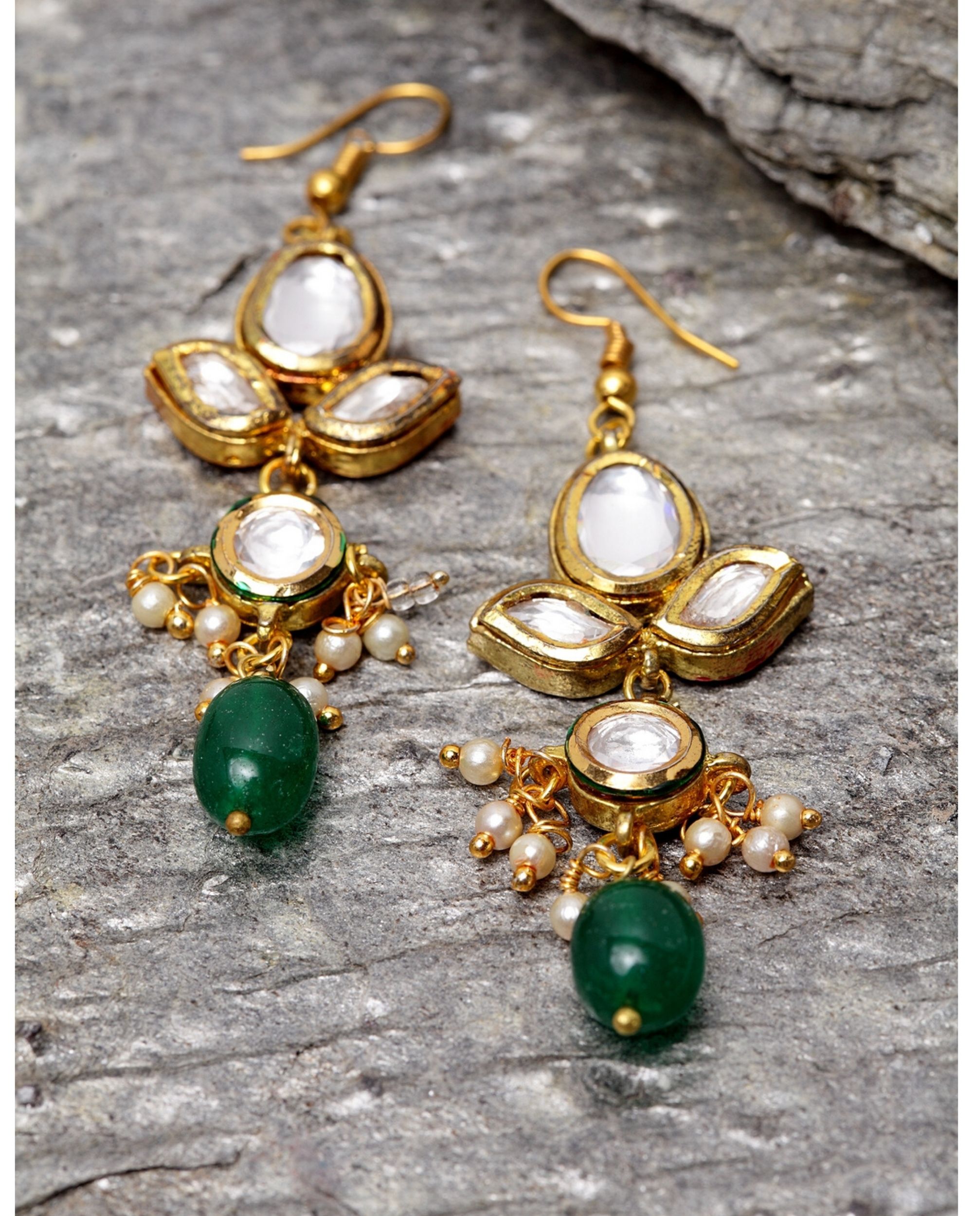 Kundan on sale emerald jewellery