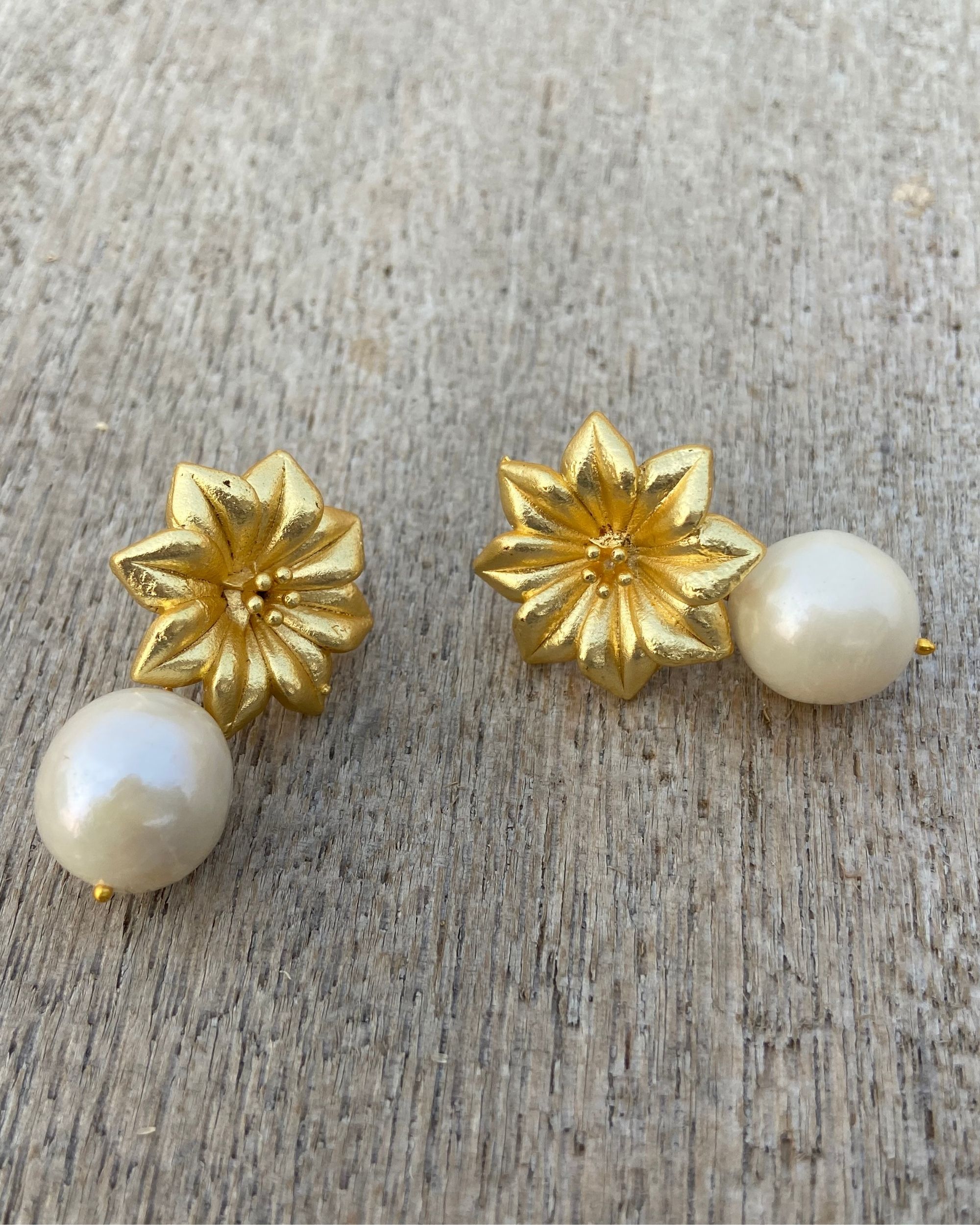 Floral motif pearl embellished stud earring
