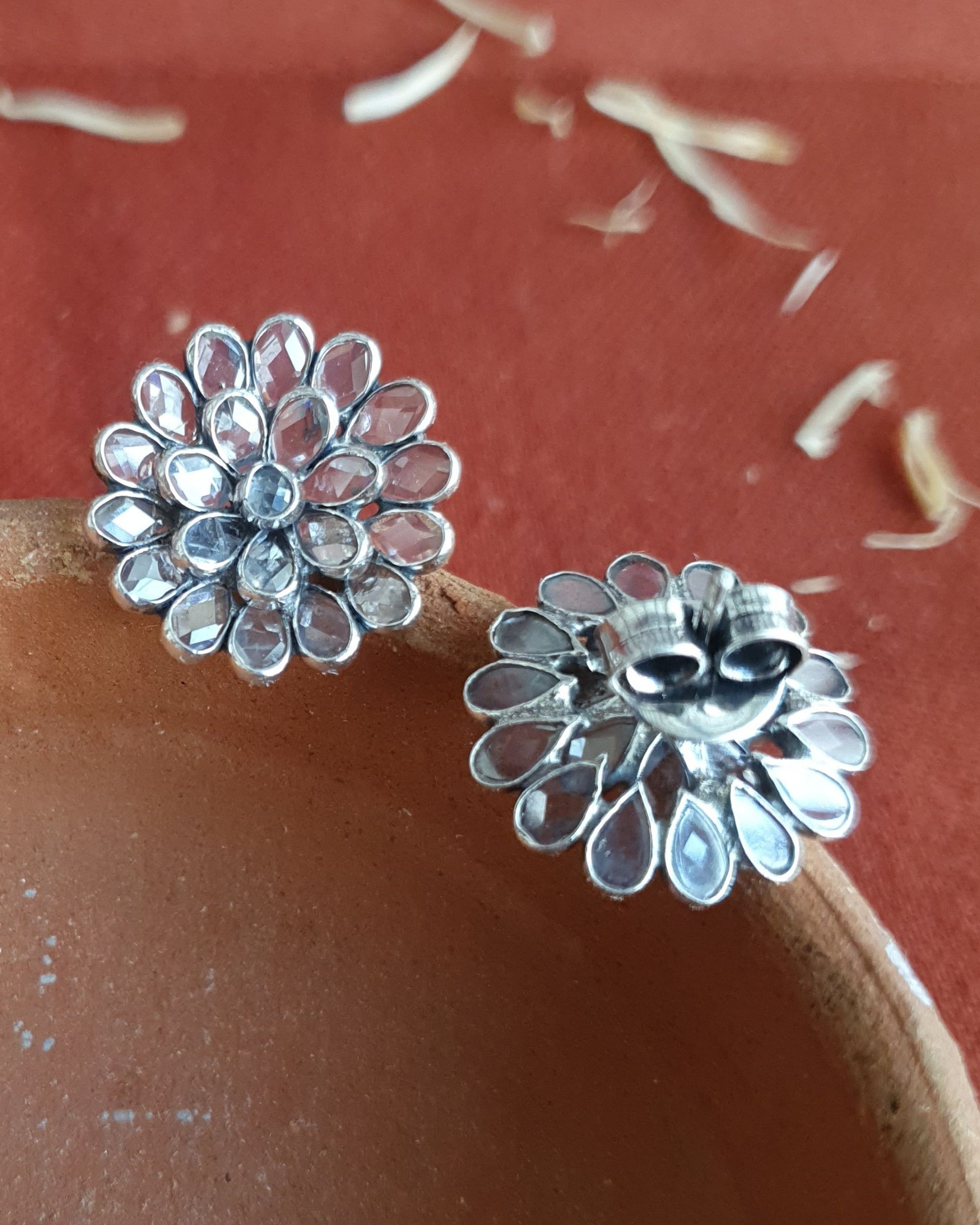 Minimal floral earrings