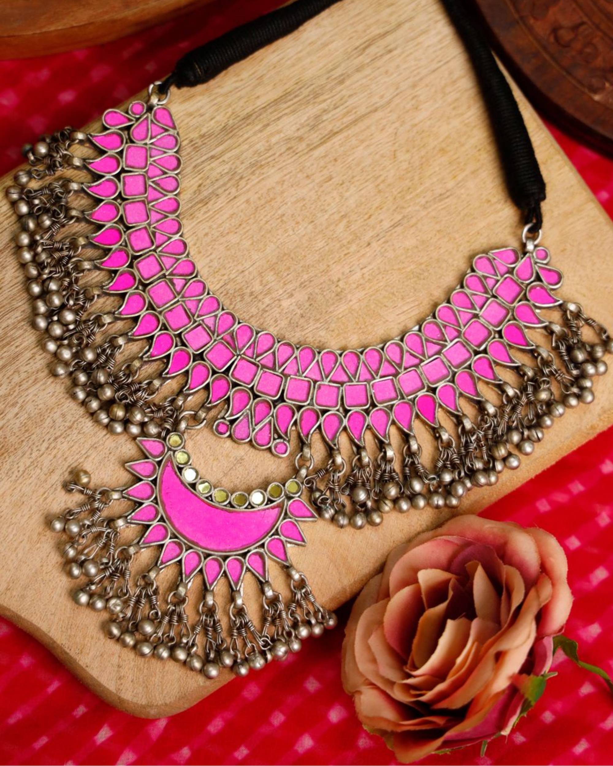 Pink geometric detailed neckpiece with ghunghroos