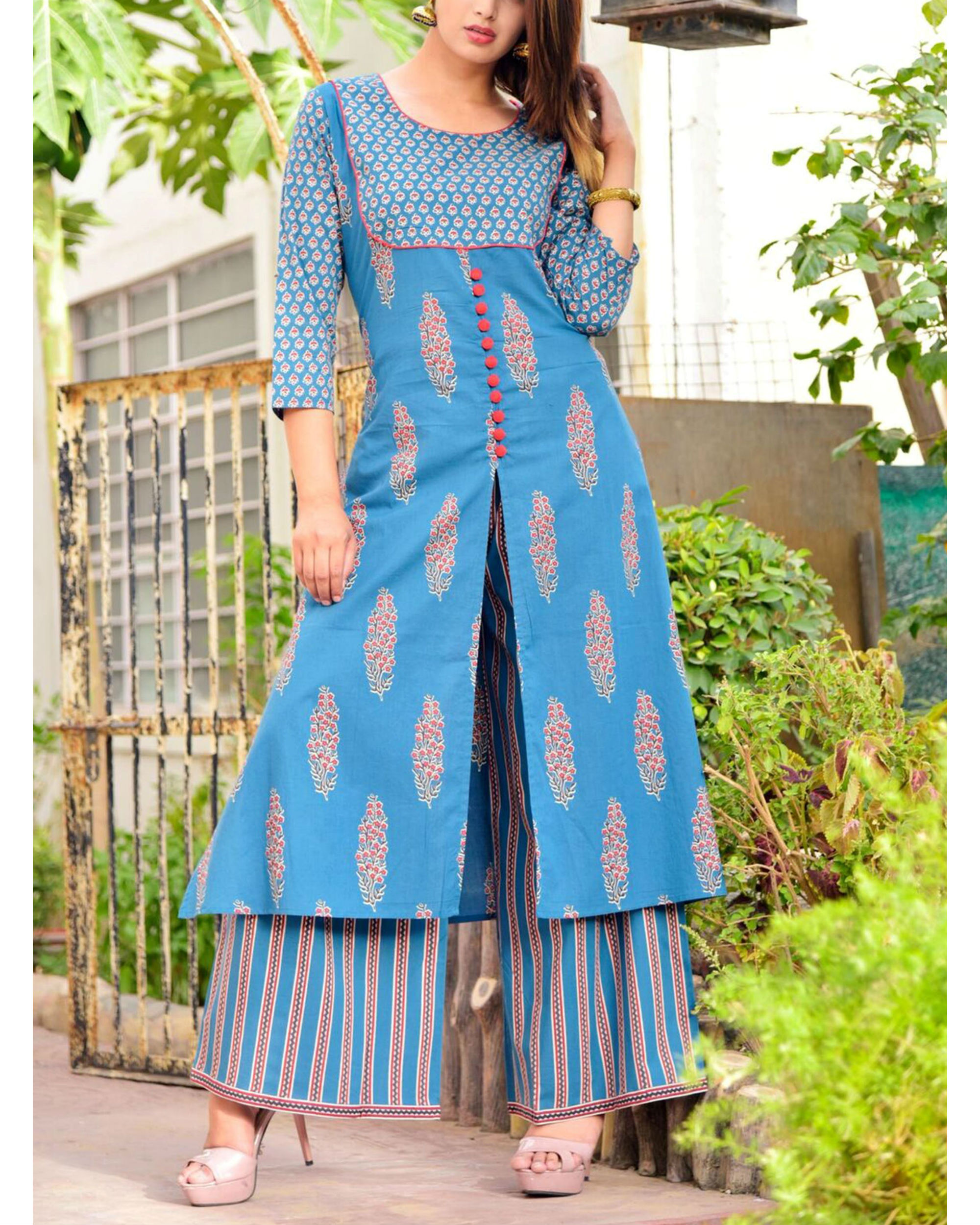 Blue front slit kurta set by Suramya | The Secret Label