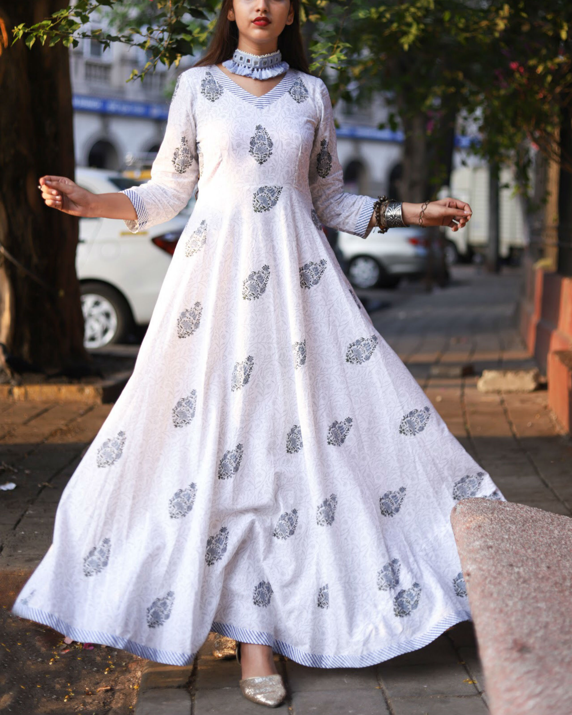grey maxi with blue dupatta