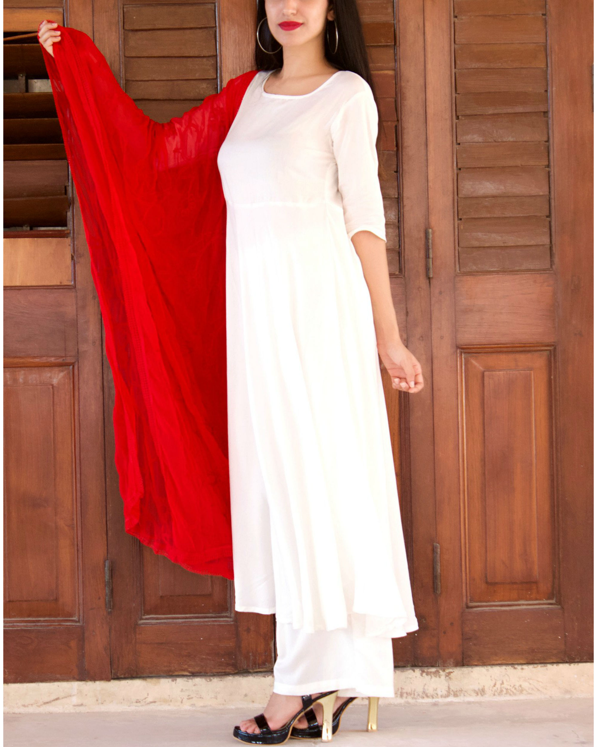 Pretty White Gown With Black Organza Dupatta – Amrutamfab