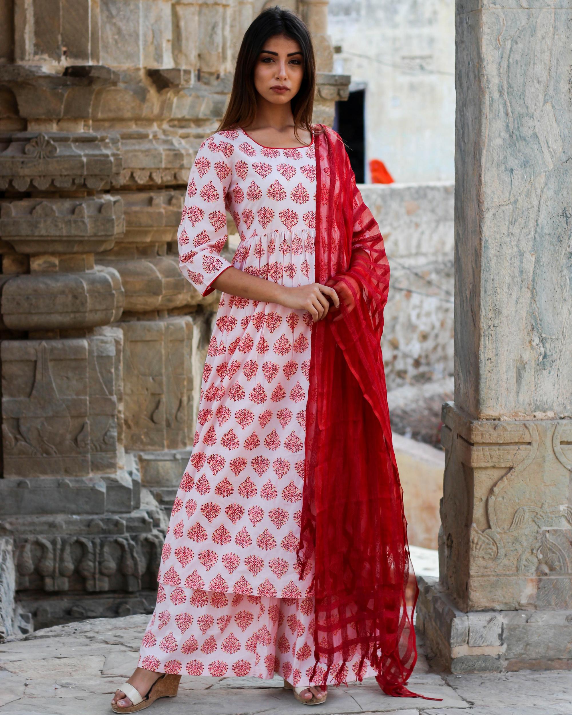 The Secret Label  Block printed cotton kurta paired with organza pants  with a sheer scalloped edge Look for the Grey Kurta With Pants  Set Of  Two Shop now httpsbitly3AzMBEQ 