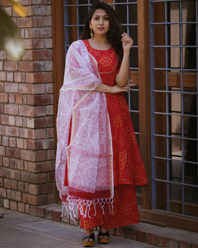 Red bandhej kurta set by Lavanya The Label | The Secret Label