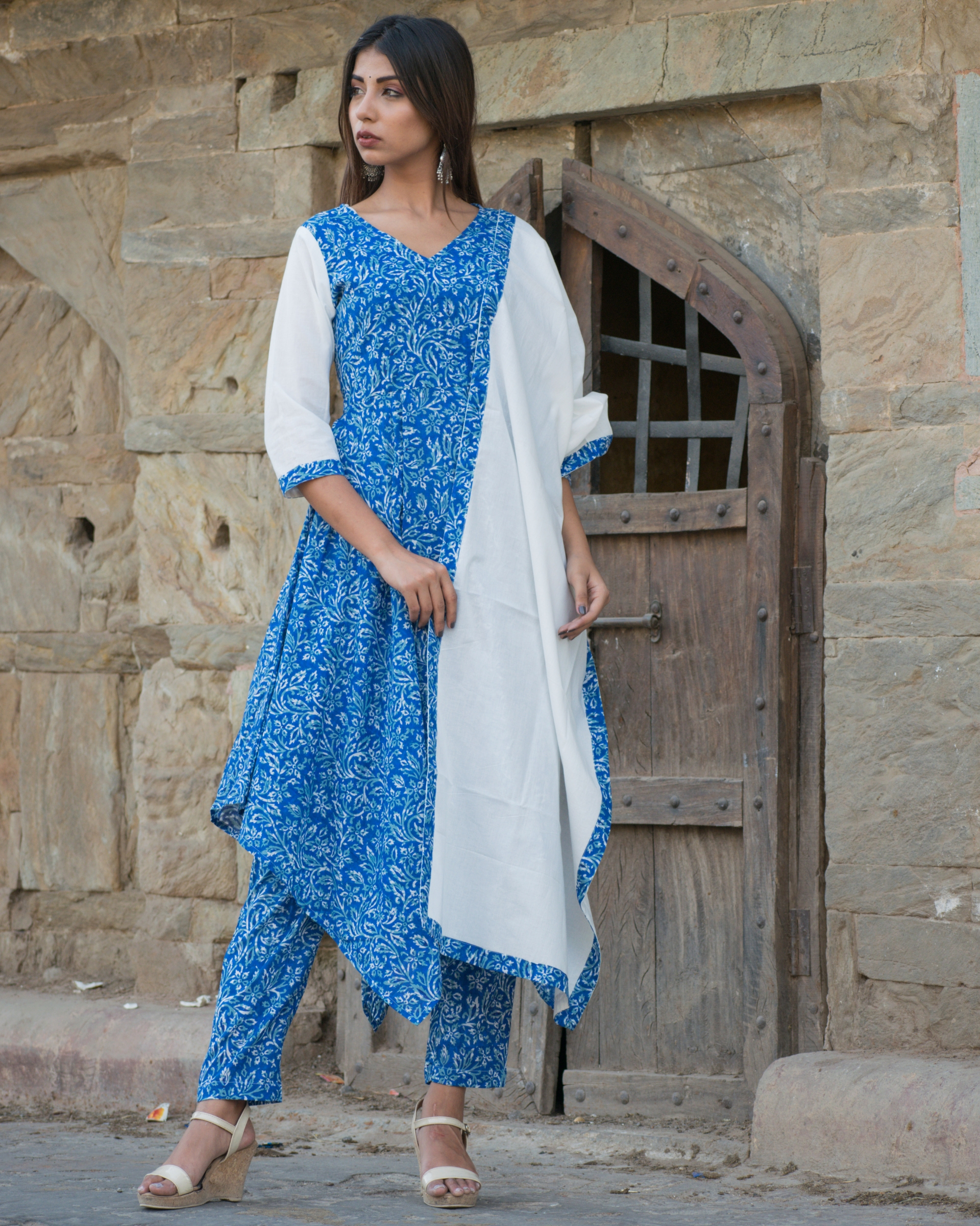 Blue Floral Printed Asymmetrical Kurta Set By Chokhi Bandhani The