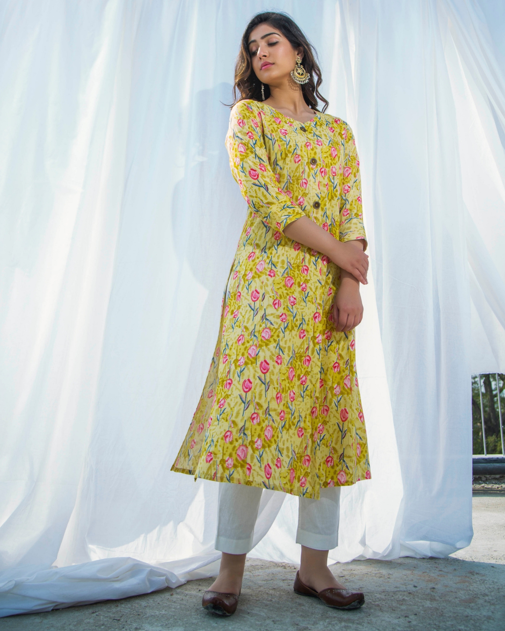 Floral Printed Yellow Kurta By Gazal Pareek The Secret Label 1558