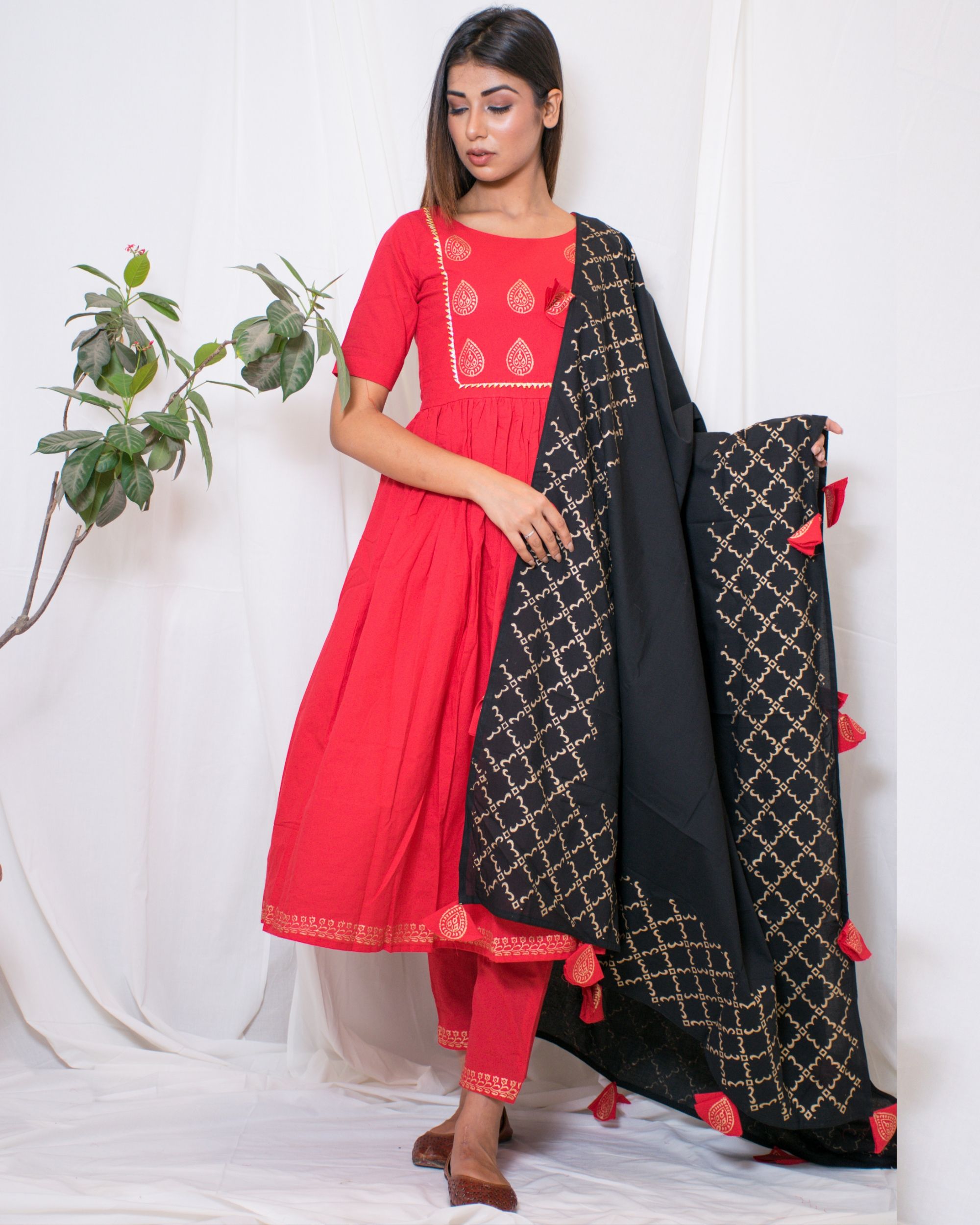 Red black suit- set of three by Chokhi Bandhani | The Secret Label