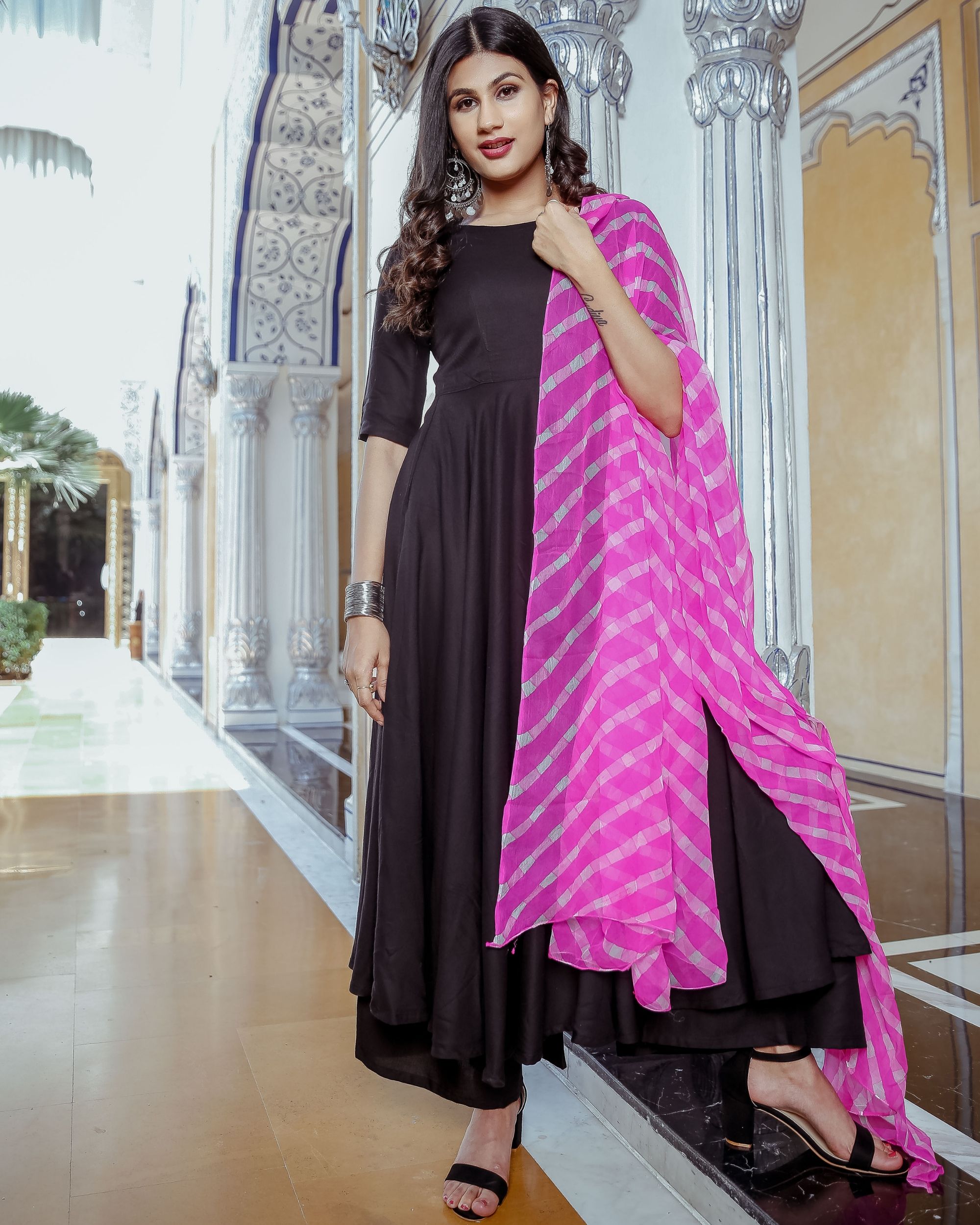 Black suit sale with pink dupatta