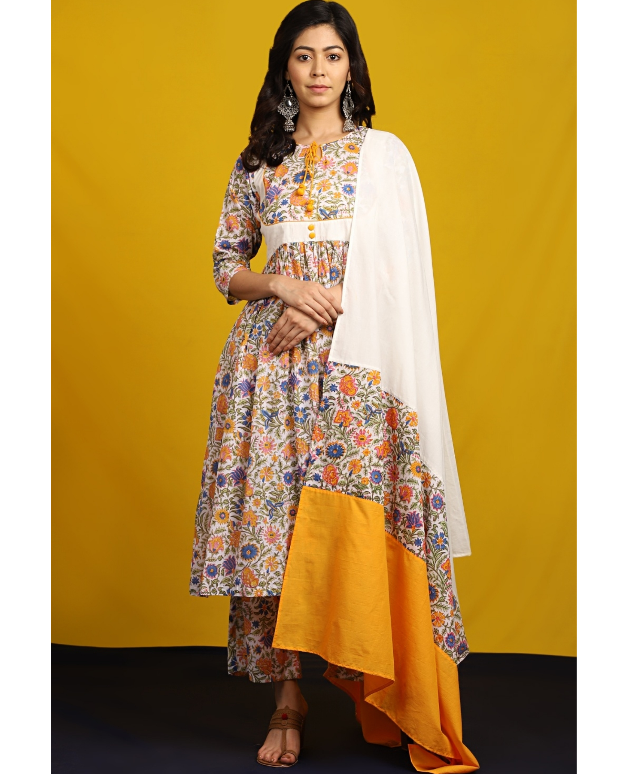 Rajputi Poshak, Pure Humrai Leghna, Leghna for Female Indian Clothing,  Attire for Women With Humrai Chuni With Golden Kundan Work - Etsy
