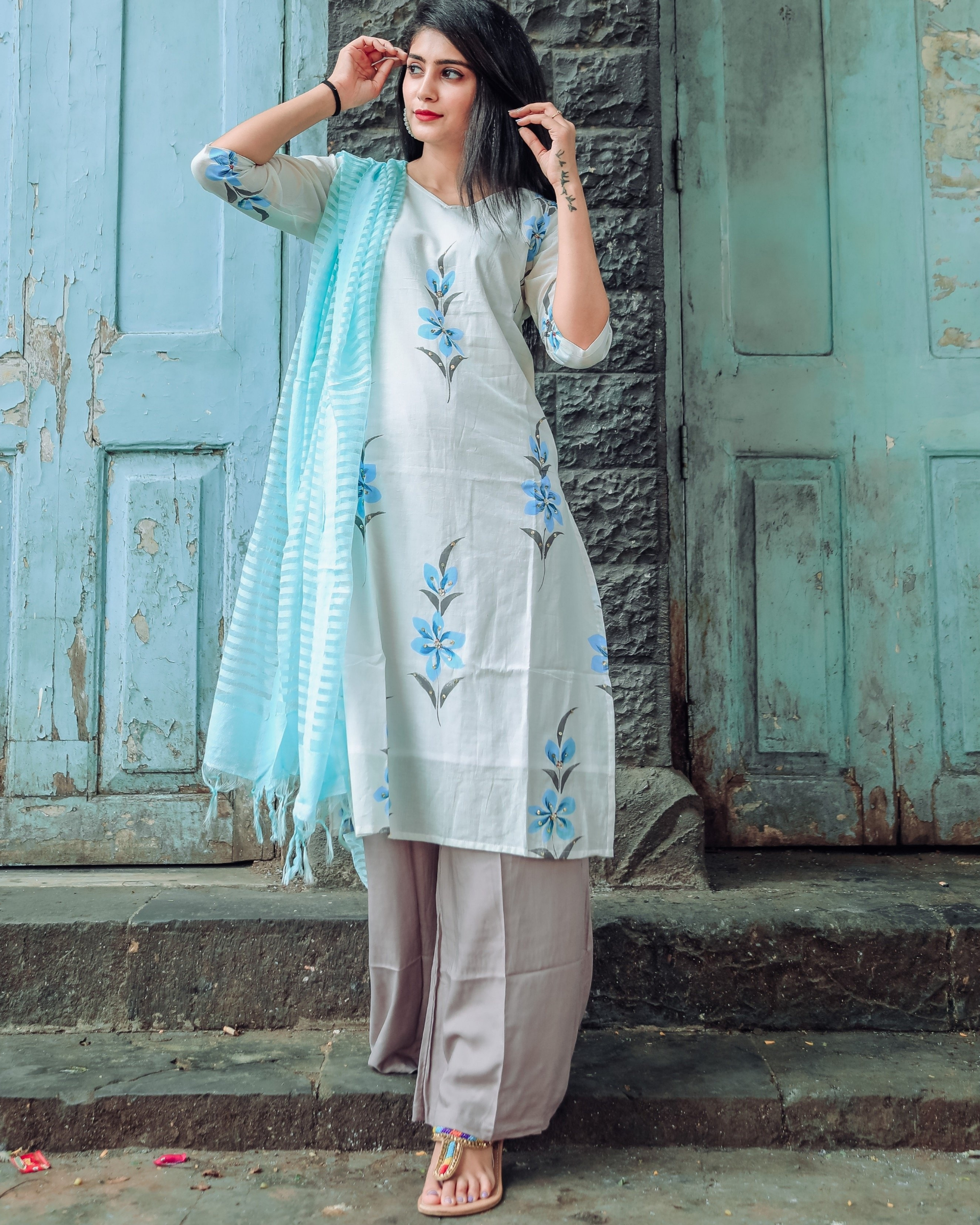 blue dupatta contrast suit