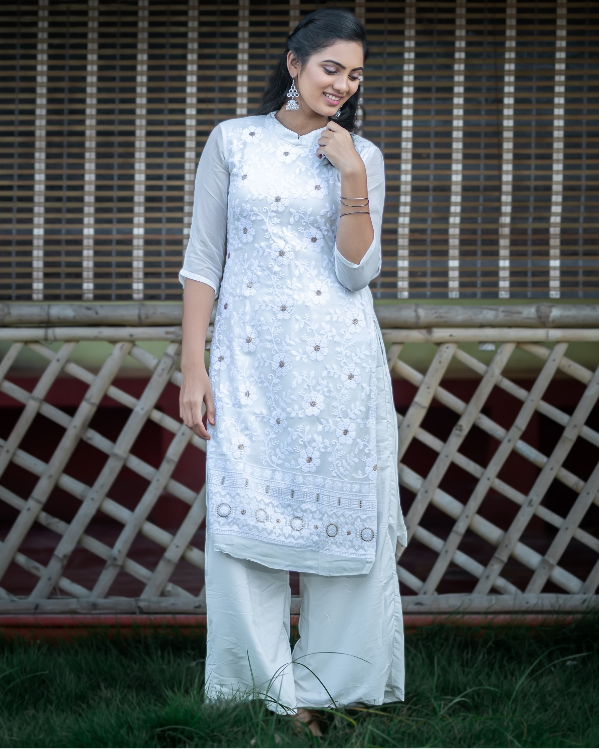 White thread work embroidered kurta and pants set- set of two