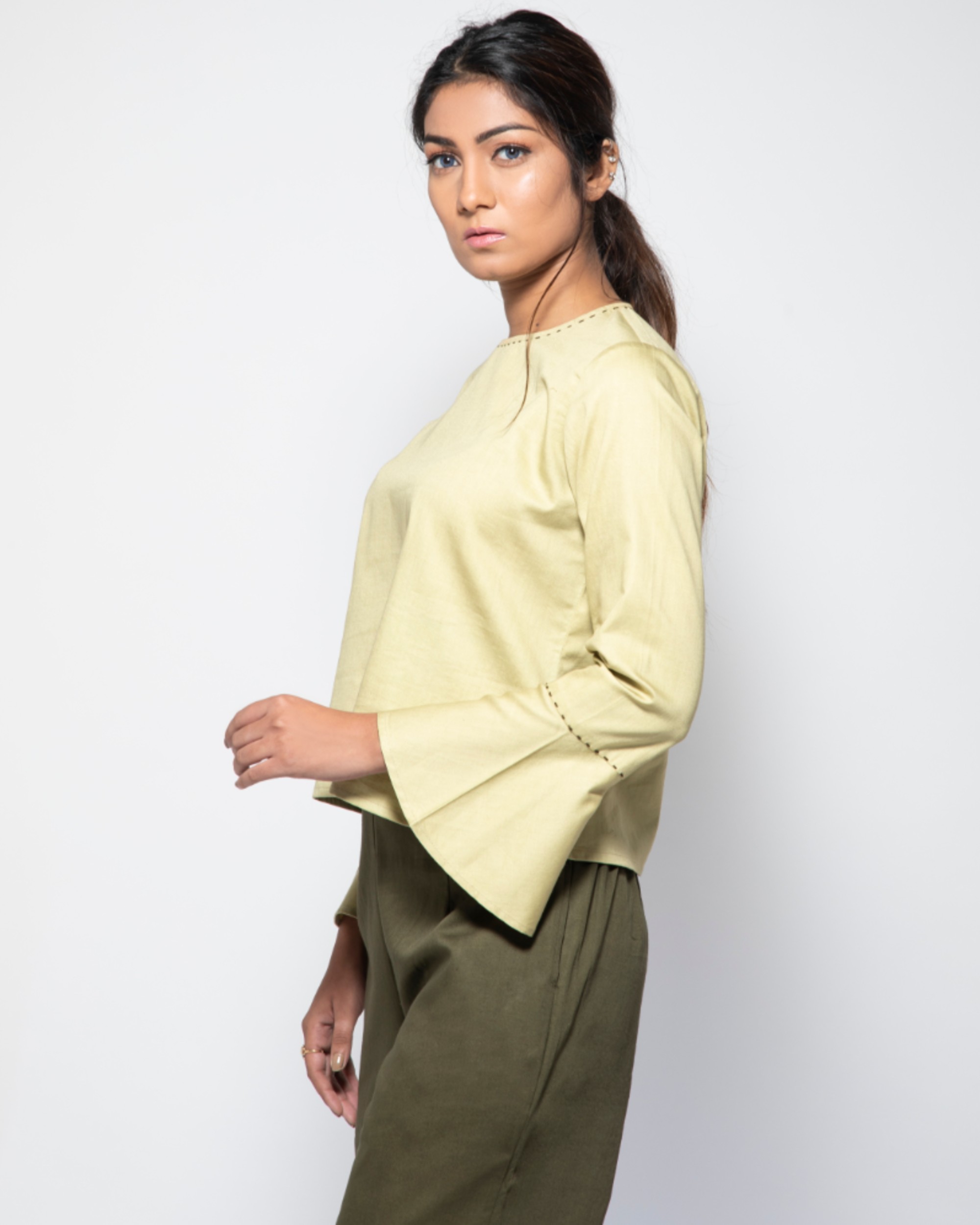 olive green crop top outfits
