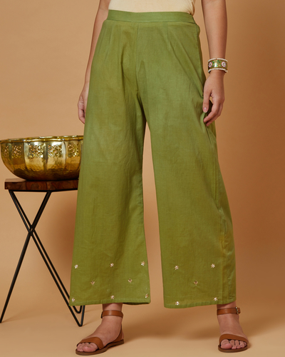 Emerald green wide-leg pants | HOWTOWEAR Fashion | Green pants women, Green  wide leg pants outfit, Wide leg pants outfit