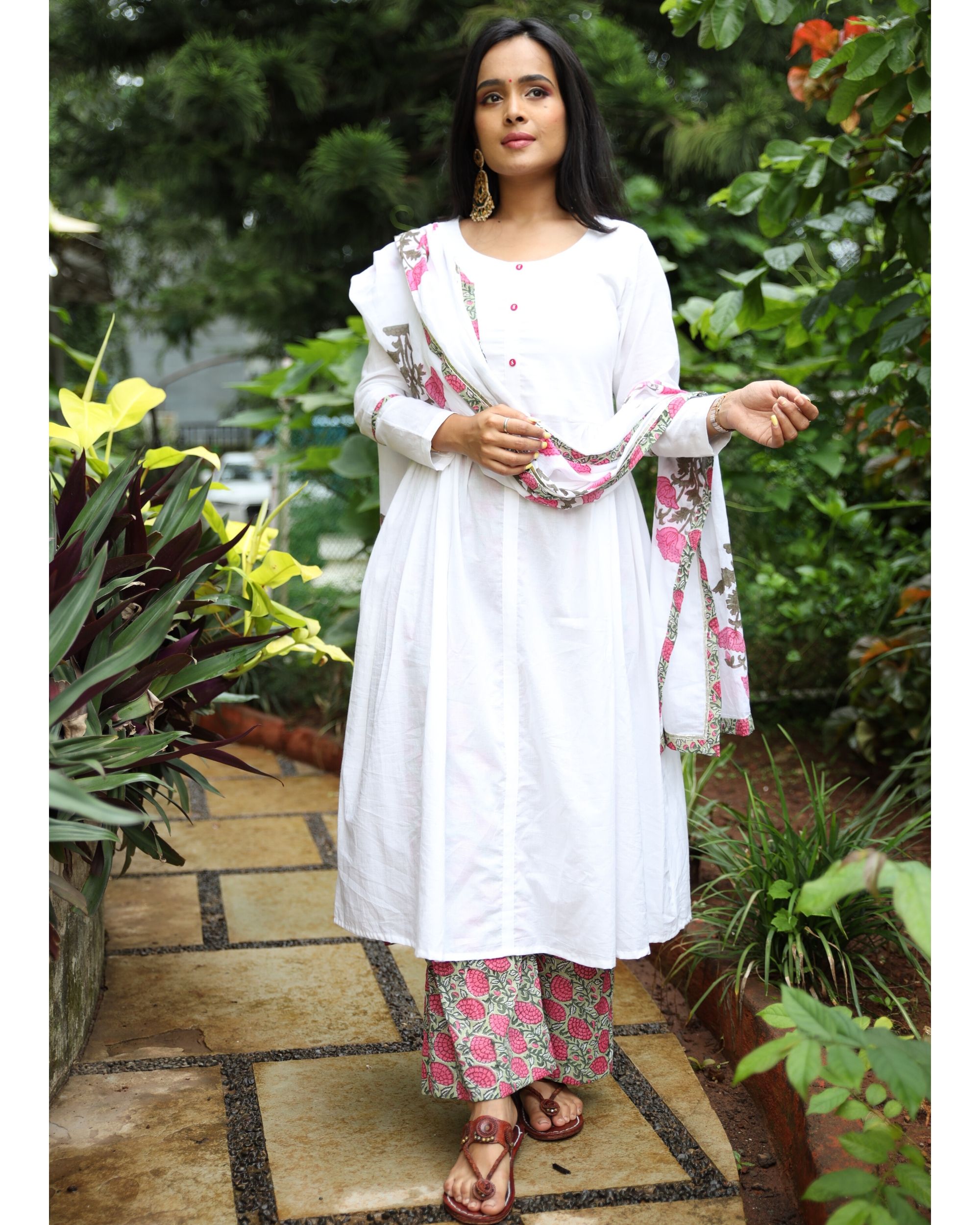 White paneled kurta and floral pants with dupatta- Set Of Three by ...