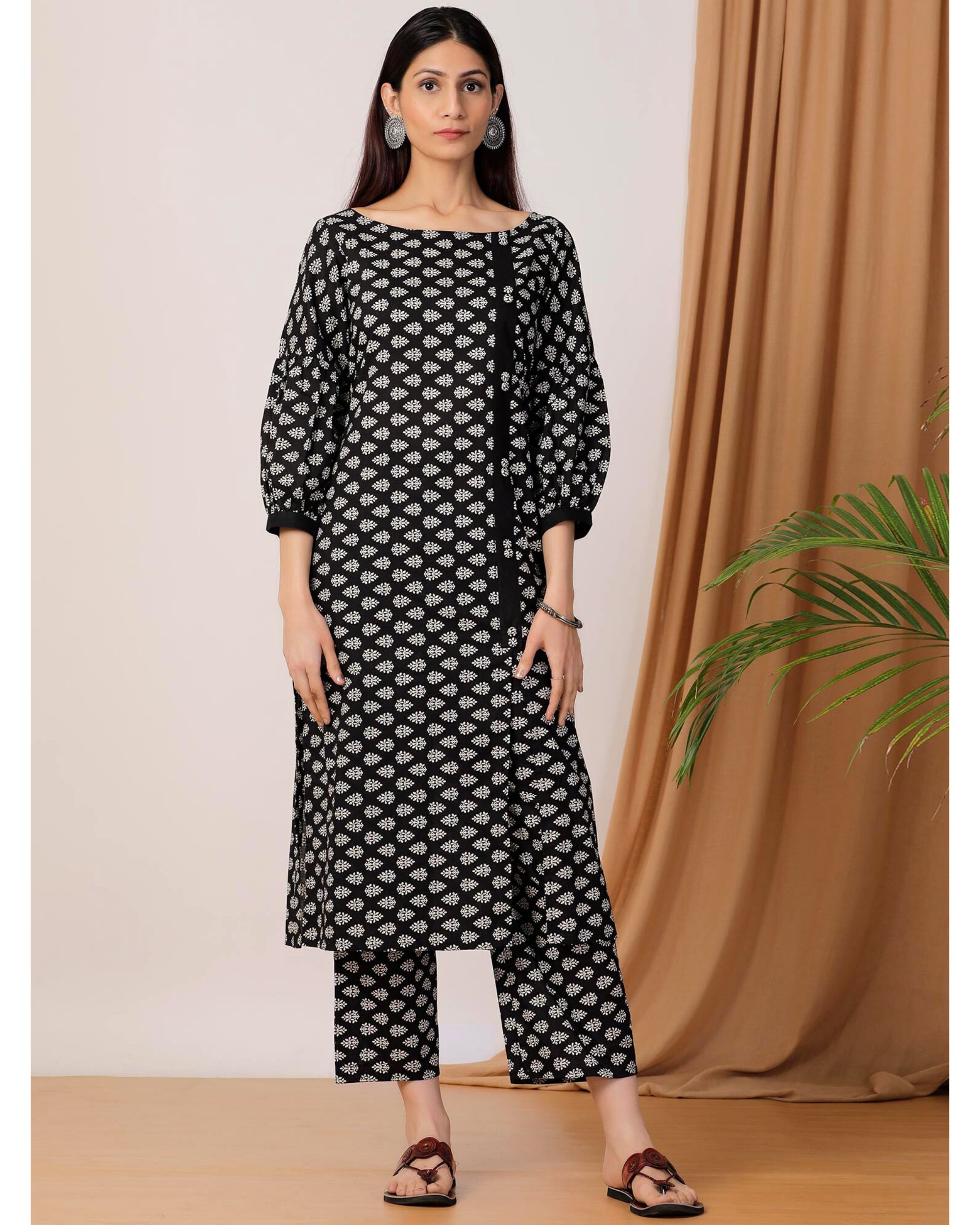 Black Mirror Embroidered Kurta Trouser - GCUBE