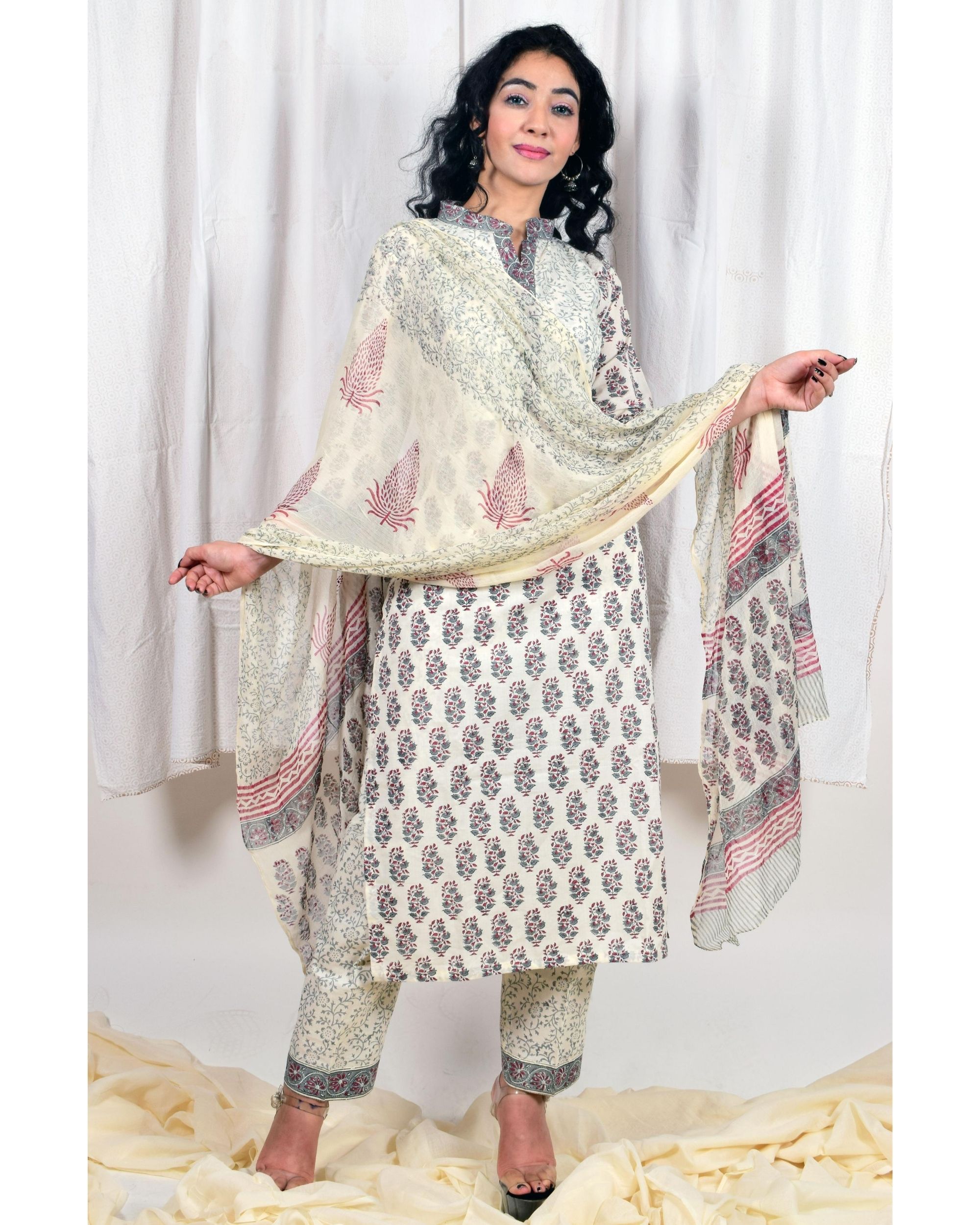 Grey floral printed kurta and pants with dupatta - Set Of Three by ...