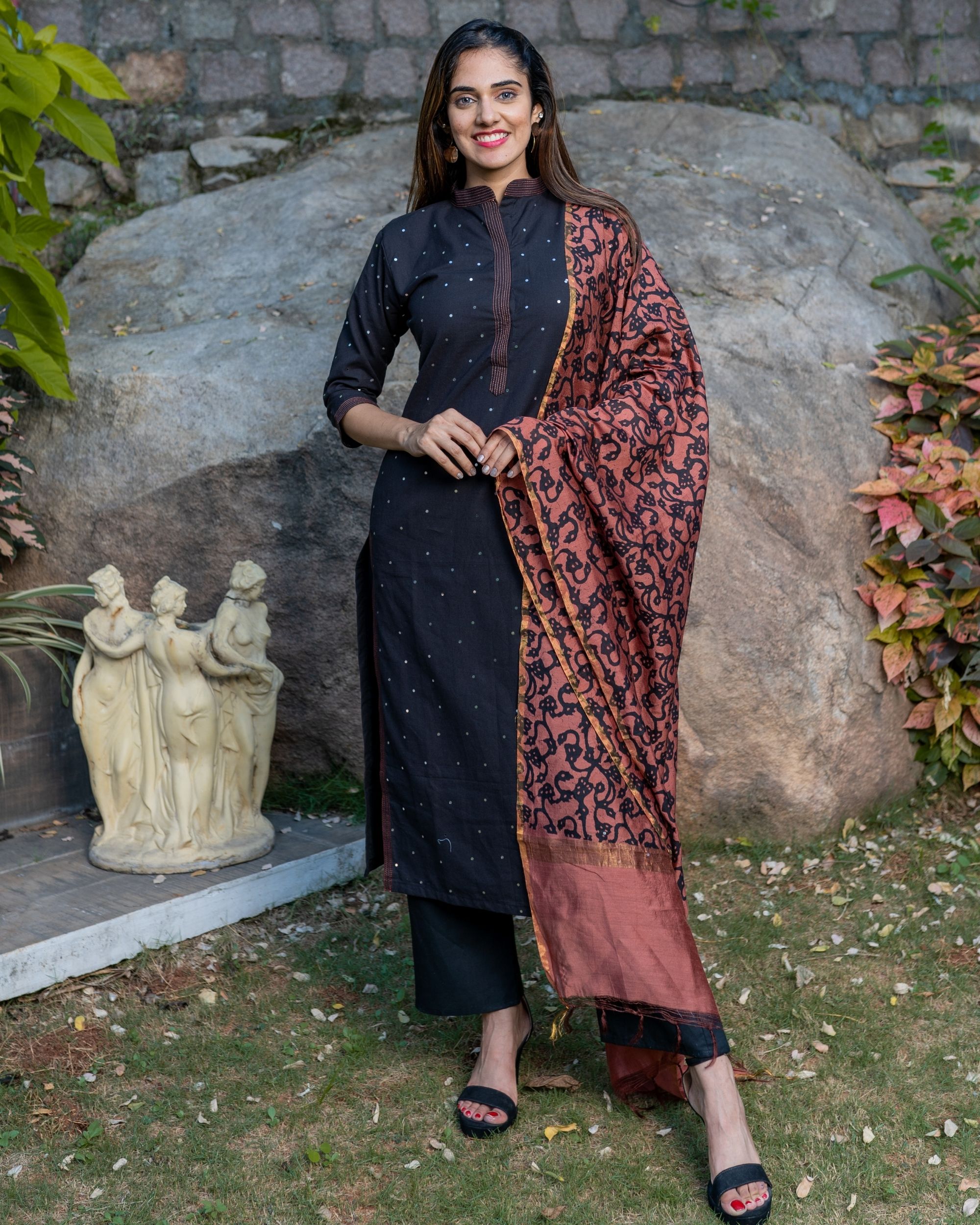Black mirror work mandarin kurta with floral jaal dupatta Set Of Two