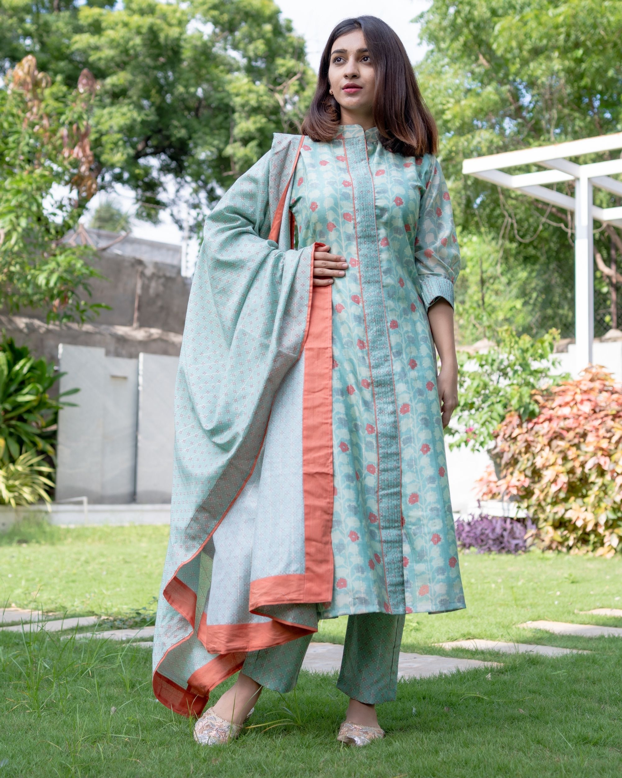 Green floral printed mandarin kurta and pants with dupatta - Set Of ...