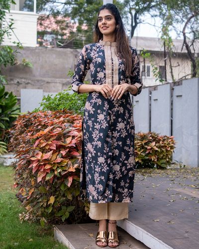 Black floral kurta by Desi Doree | The Secret Label