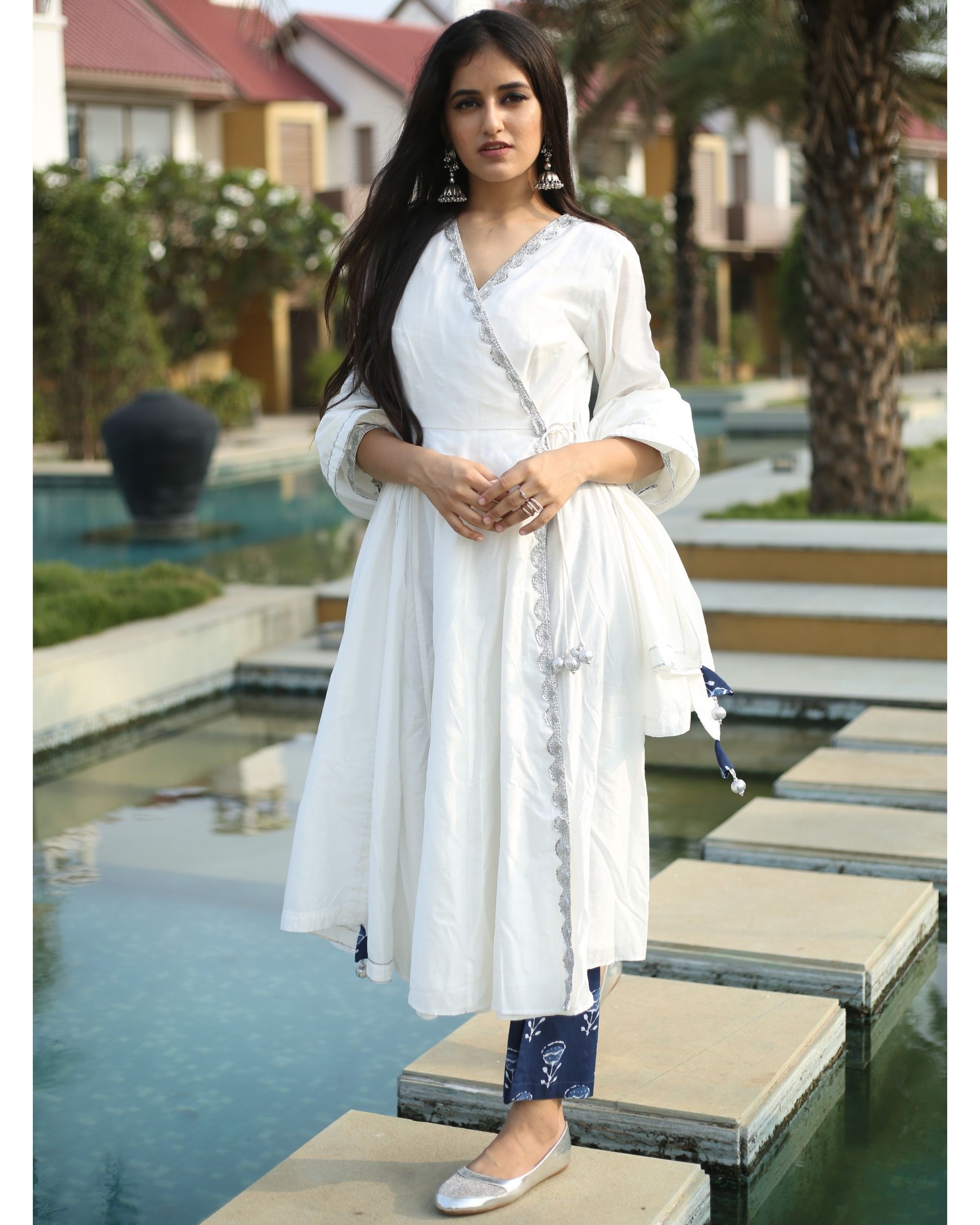 White Anarkali Salwar Suits: Buy Latest Indian Designer White Anarkali  Salwar Kameez Online - Utsav Fashion