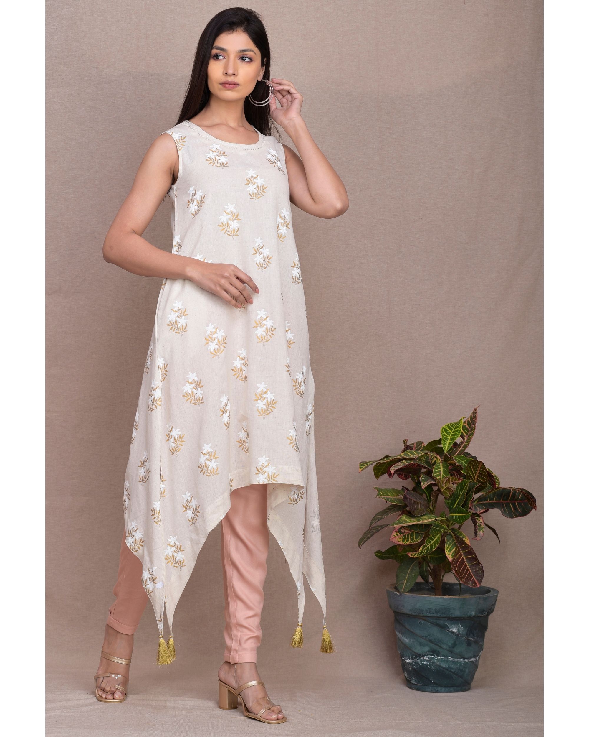 Buy online Striped High-low Kurti from Kurta Kurtis for Women by Showoff  for ₹1039 at 63% off | 2023 Limeroad.com