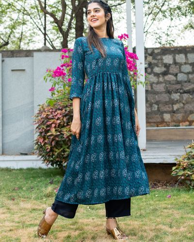 Bluish green paisley printed kurta with pants - set of two by The Weave ...