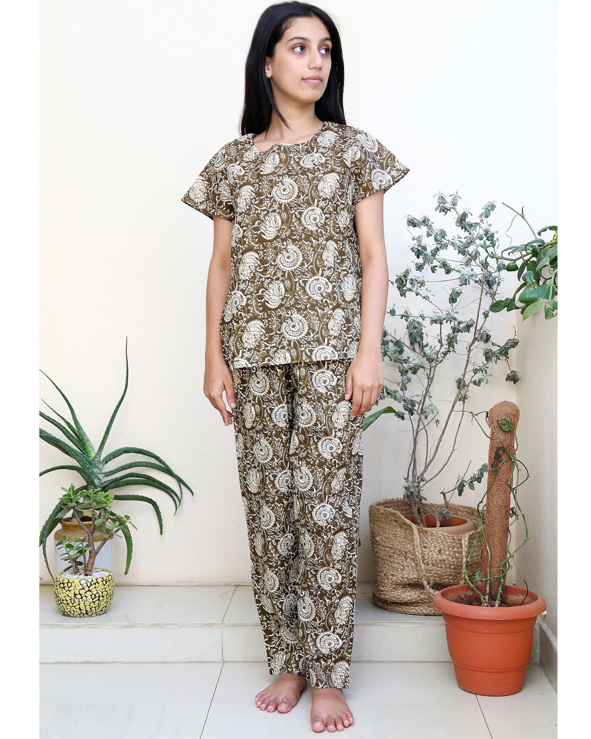 Buy online Printed Straight Pant from Skirts, tapered pants & Palazzos for  Women by Jabama for ₹709 at 56% off | 2024 Limeroad.com