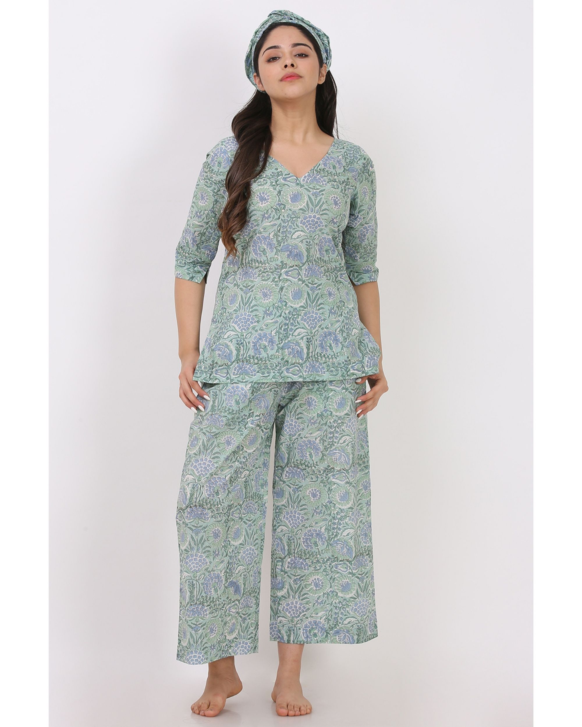 Blue and green short printed kurta and pyjama with hair band - set of three
