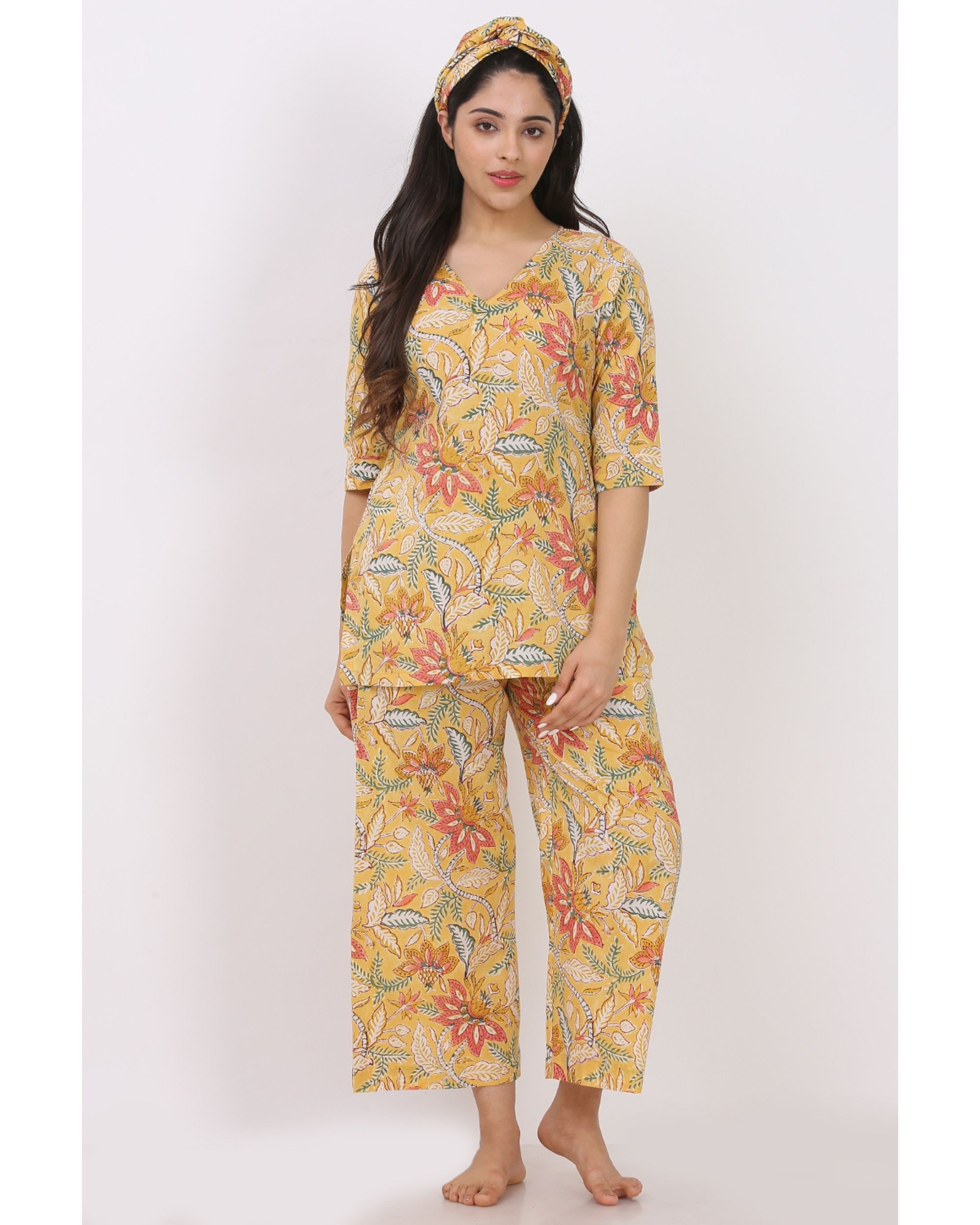 Summer yellow floral printed short kurta and pyjama with hair band - set of three