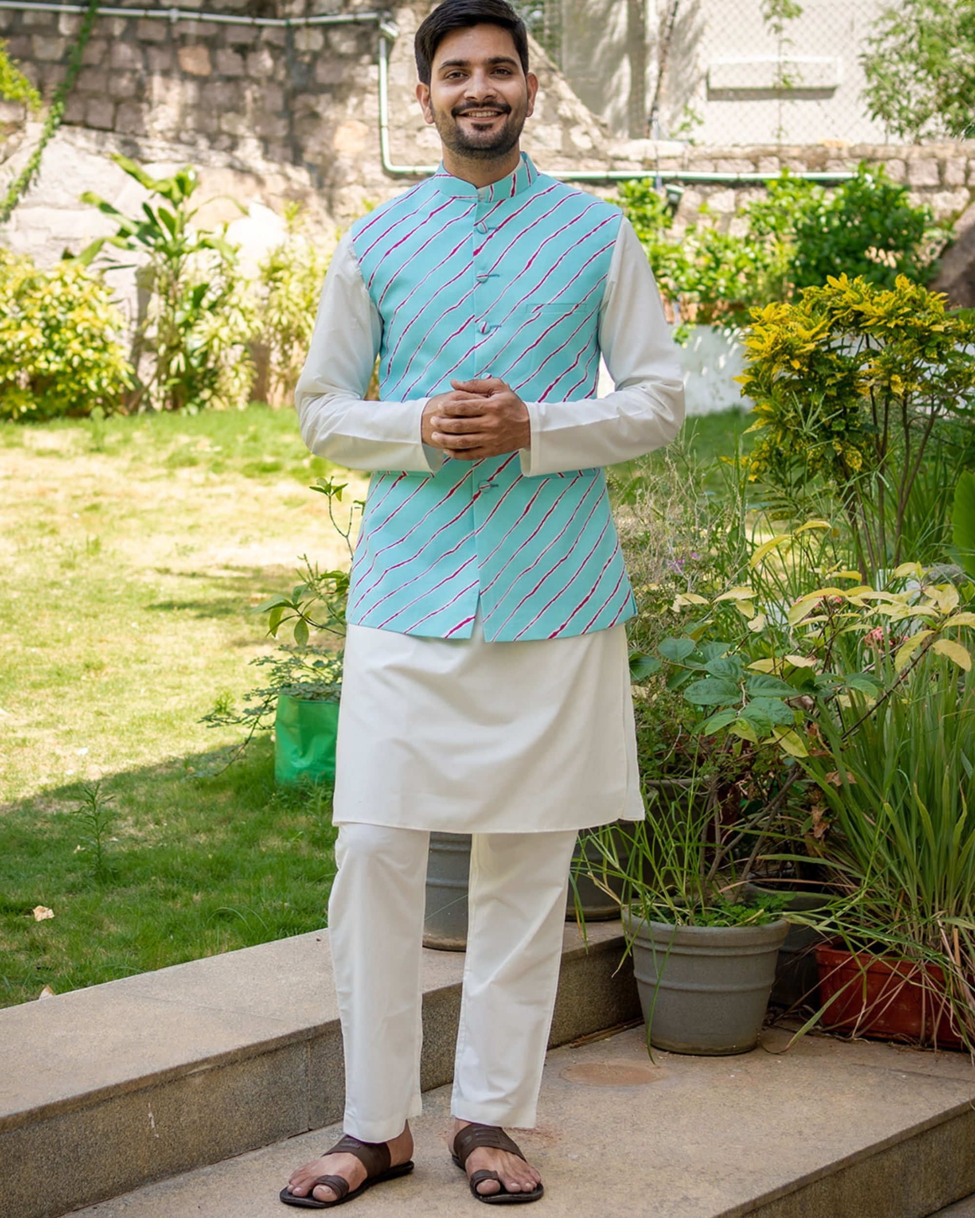 Turquoise leheriya nehru jacket with off white kurta and pyjama - set of three