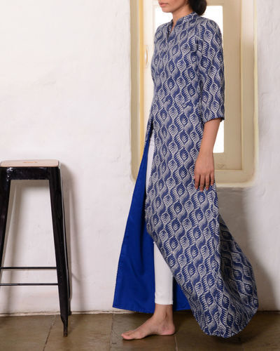 Blue low slit cape by Sugandh | The Secret Label