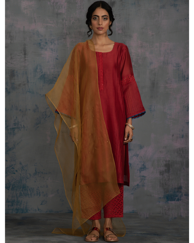 Scarlet red flared sleeves kurta with pants and gold dupatta - set of ...