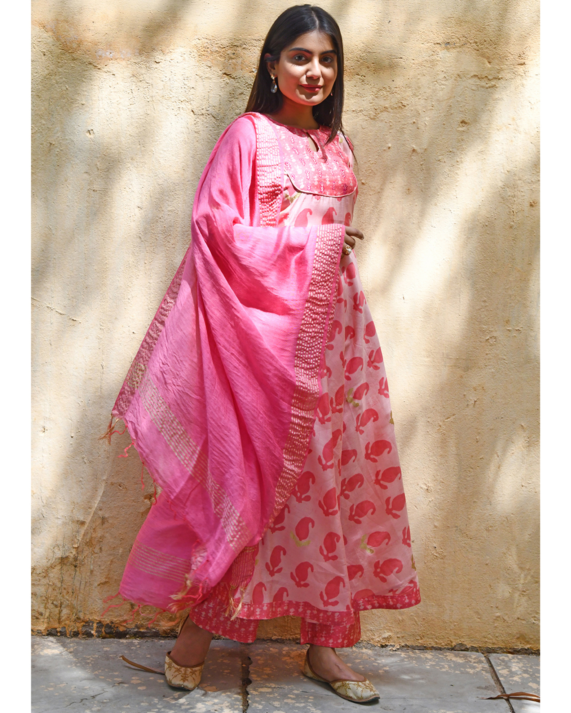 Pastel pink kairi printed kurta set - set of three