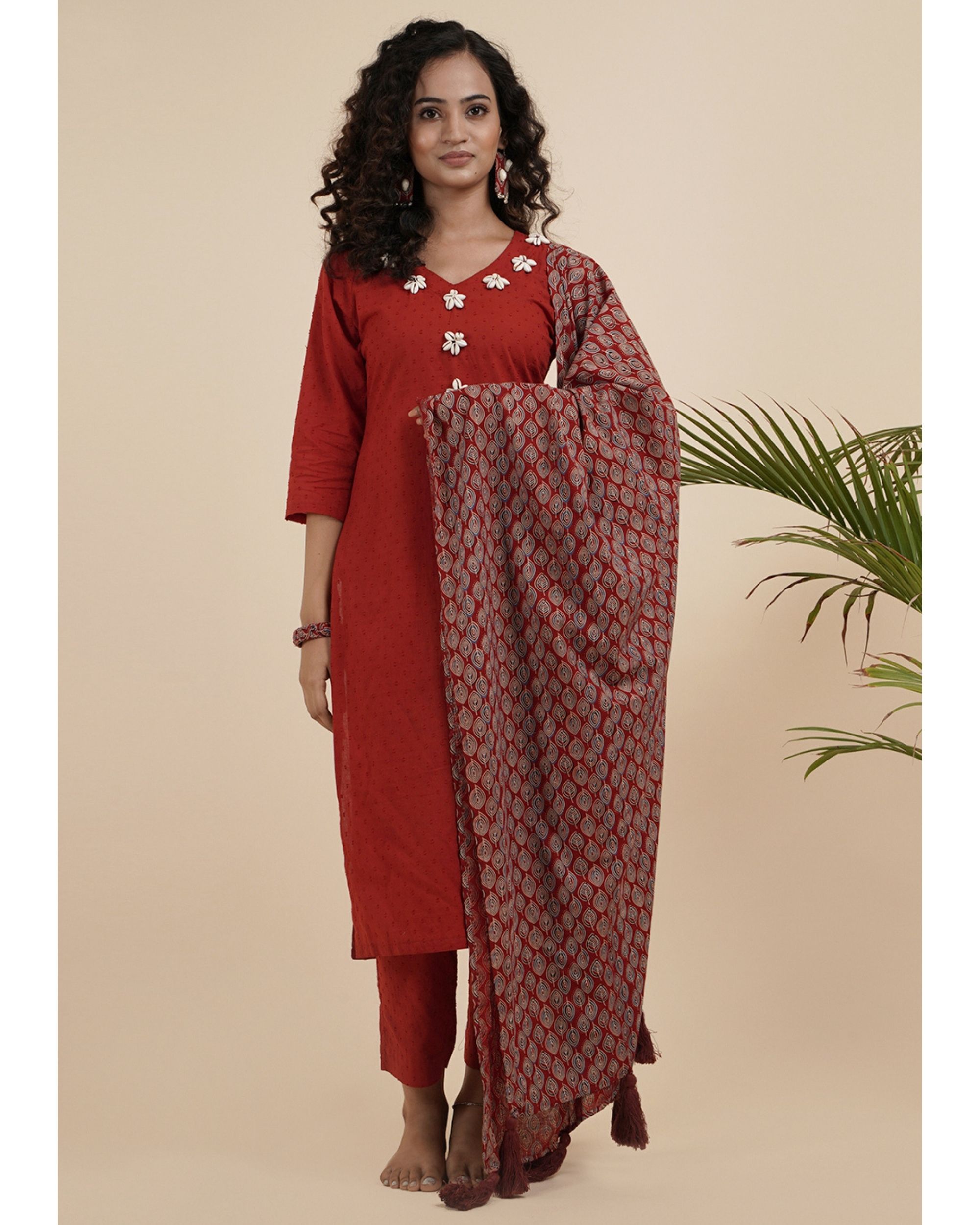 Maroon red crowie shell kurta with pants and dupatta - set of three