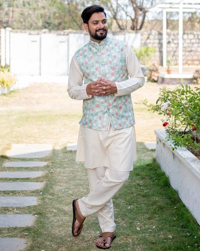 House of Pataudi Dua Men White and Gold-Toned Woven Design Jashn Kurta with  Trousers - Absolutely Desi