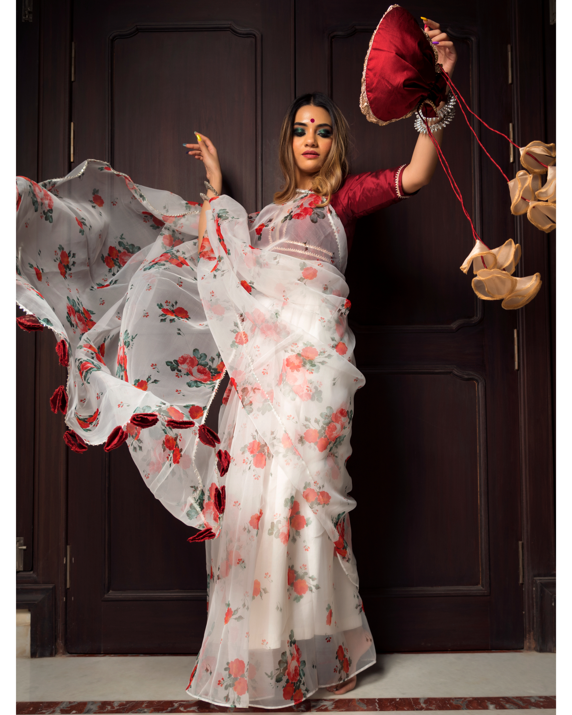 Buy White Sarees Online at Best Prices In India – Joshindia