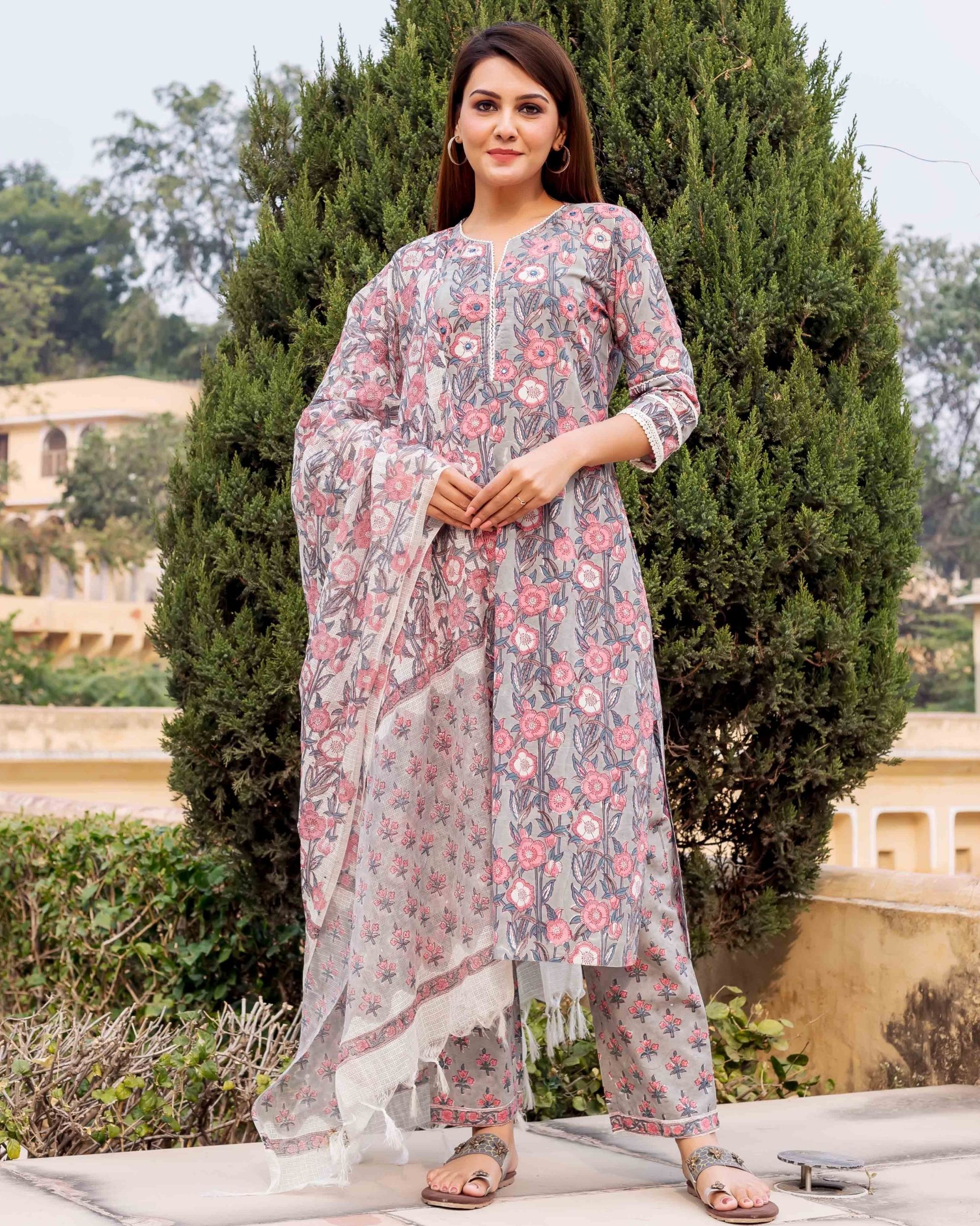 Off-white rose printed suit set - set of three by Pomcha Jaipur | The  Secret Label