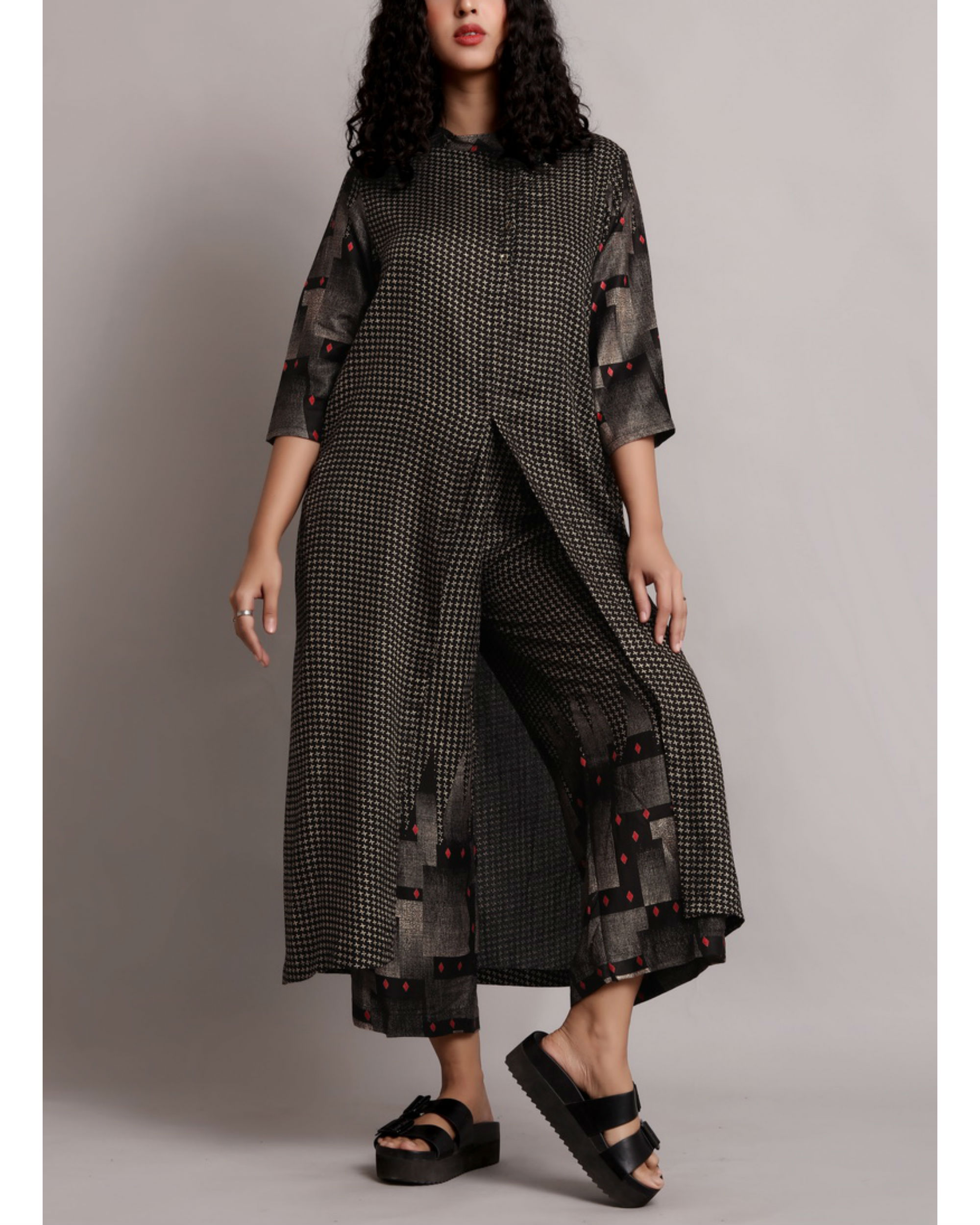 Black front slit kurta set by Cray Cuts | The Secret Label