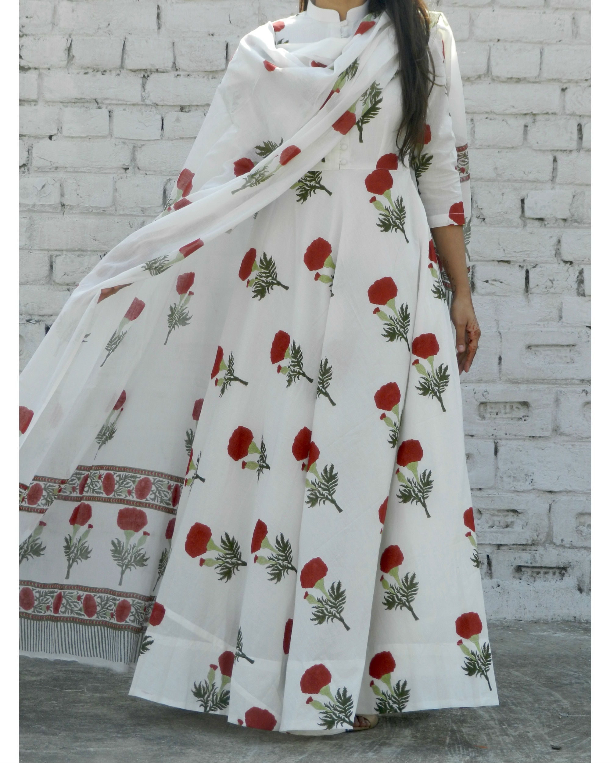 white anarkali suit with red dupatta