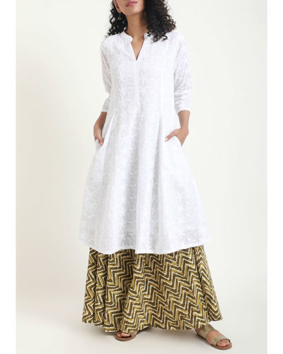 white chikan kurta design