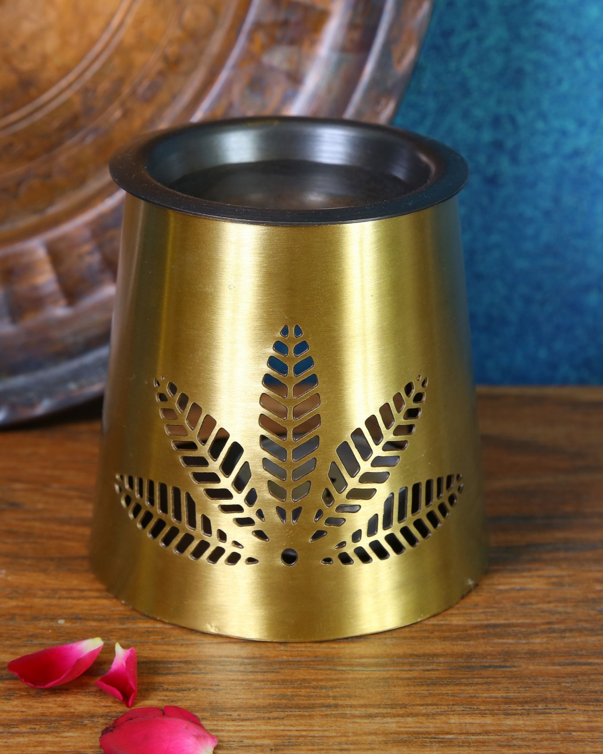 Leaf engraved antique brass diffuser