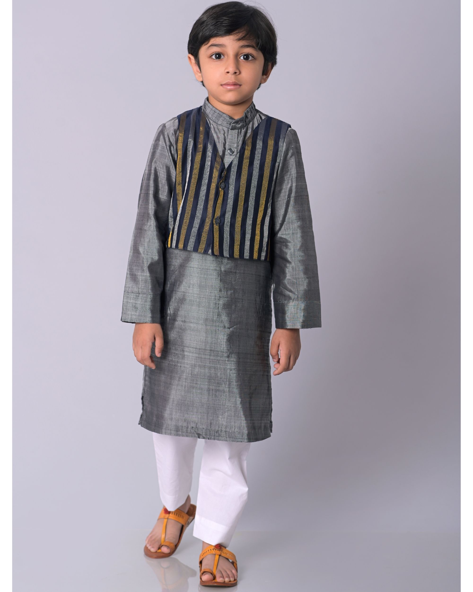 Grey silk kurta with white pants and grey zari maheshwari striped jacket - set of three