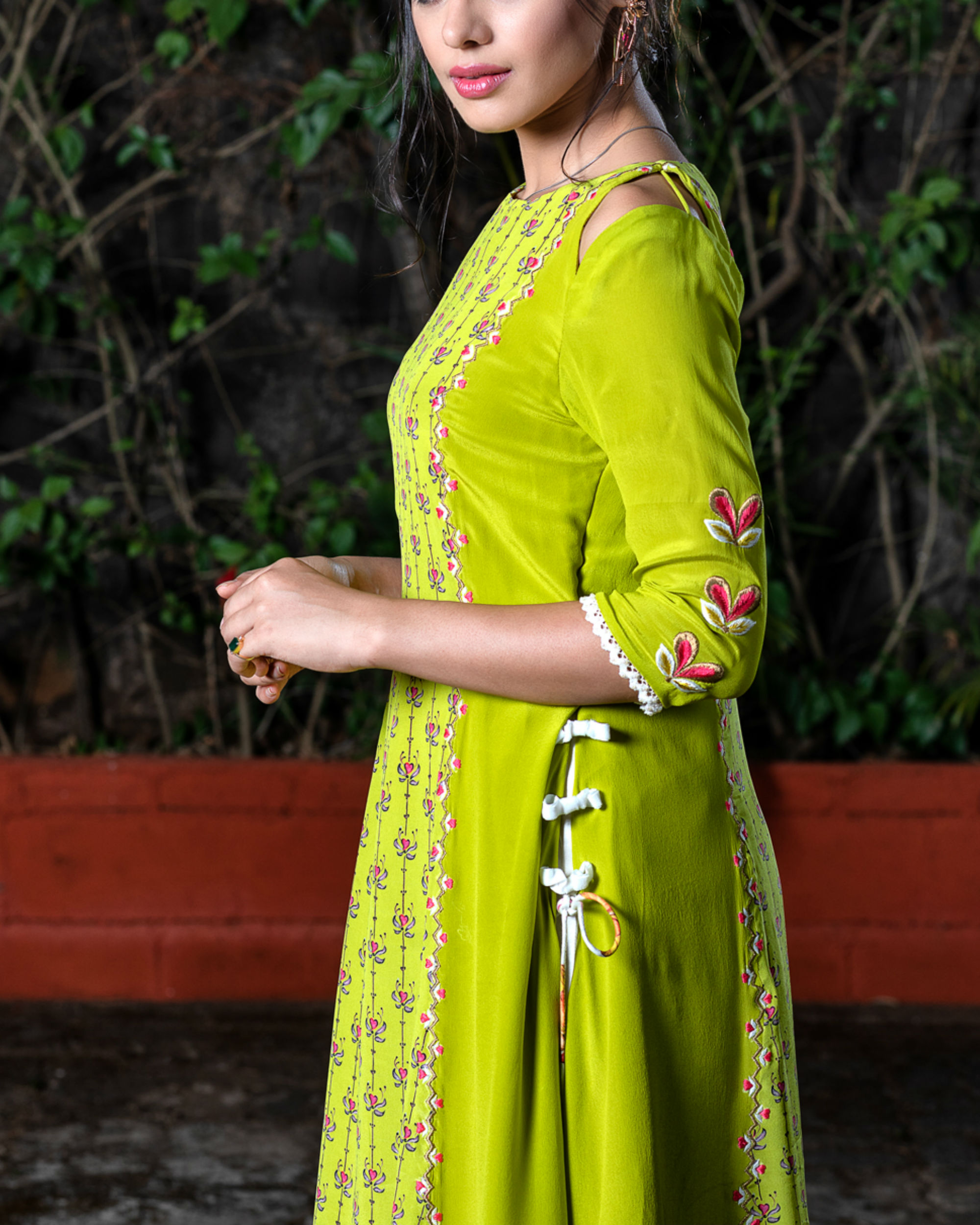 Green printed kurta and offwhite pant by Aaryaa by Kashveen Kohli The