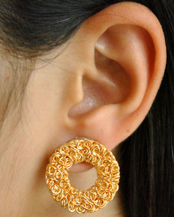 Golden Circular Mesh Earrings 1
