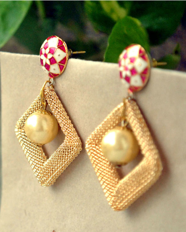 Square mesh pearl earrings 1
