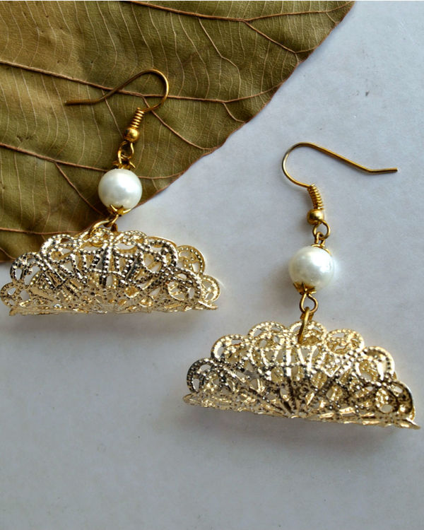 Crafted taco pearl earrings 1